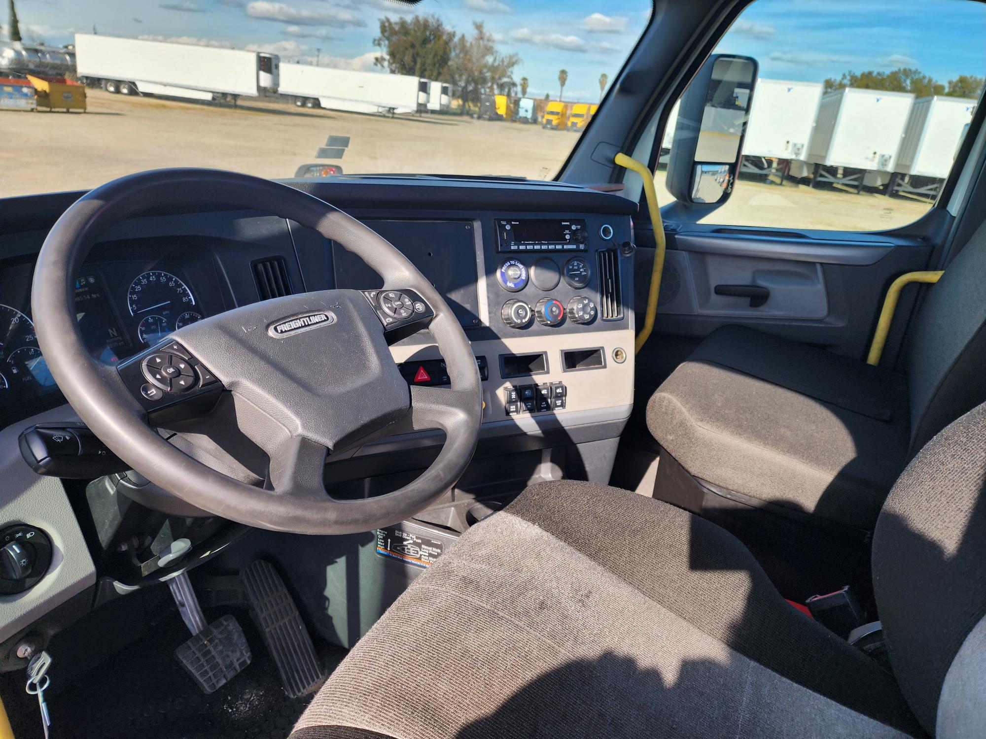 2022 FREIGHTLINER CASCADIA 126DC - image 9