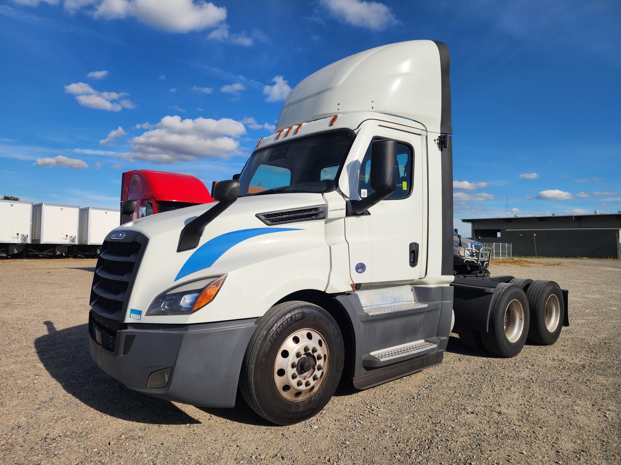 2022 FREIGHTLINER CASCADIA 126DC - image 1