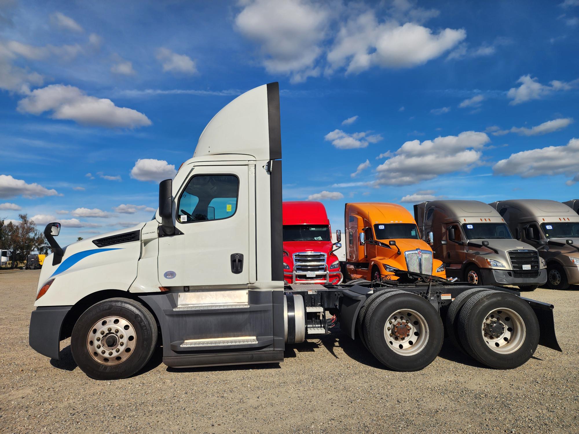 2022 FREIGHTLINER CASCADIA 126DC - image 4