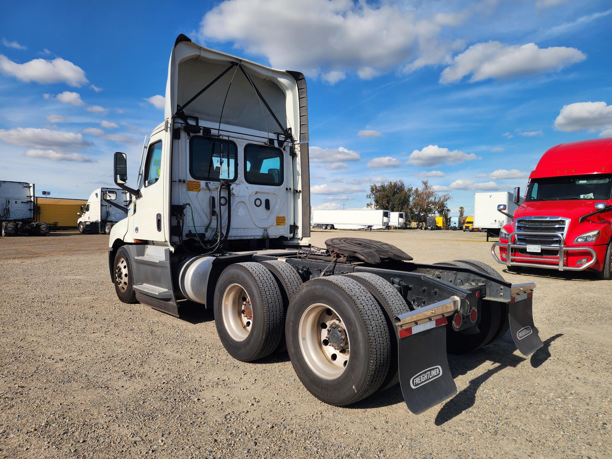 2022 FREIGHTLINER CASCADIA 126DC - image 9