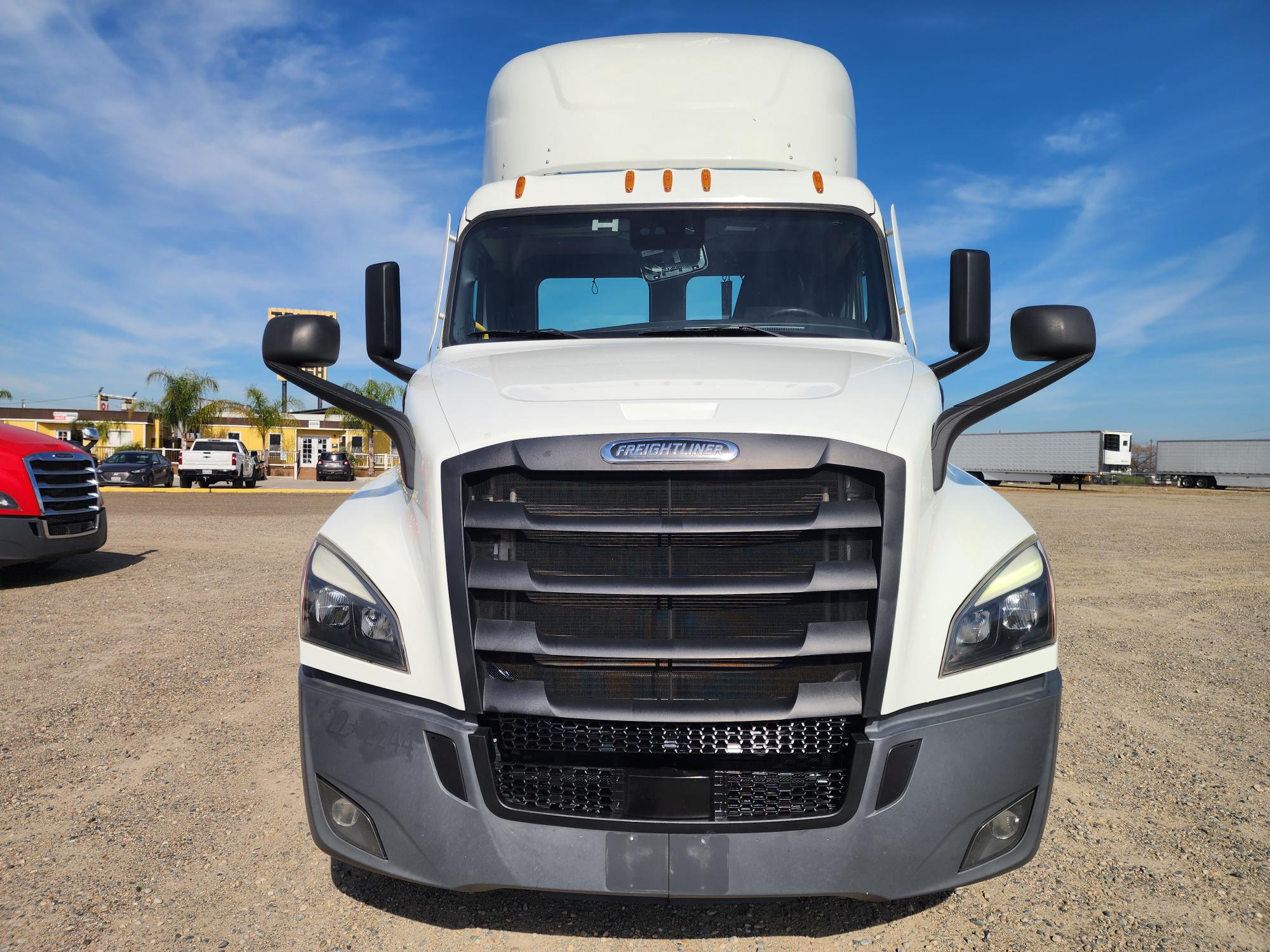 2022 FREIGHTLINER CASCADIA 126DC - image 2