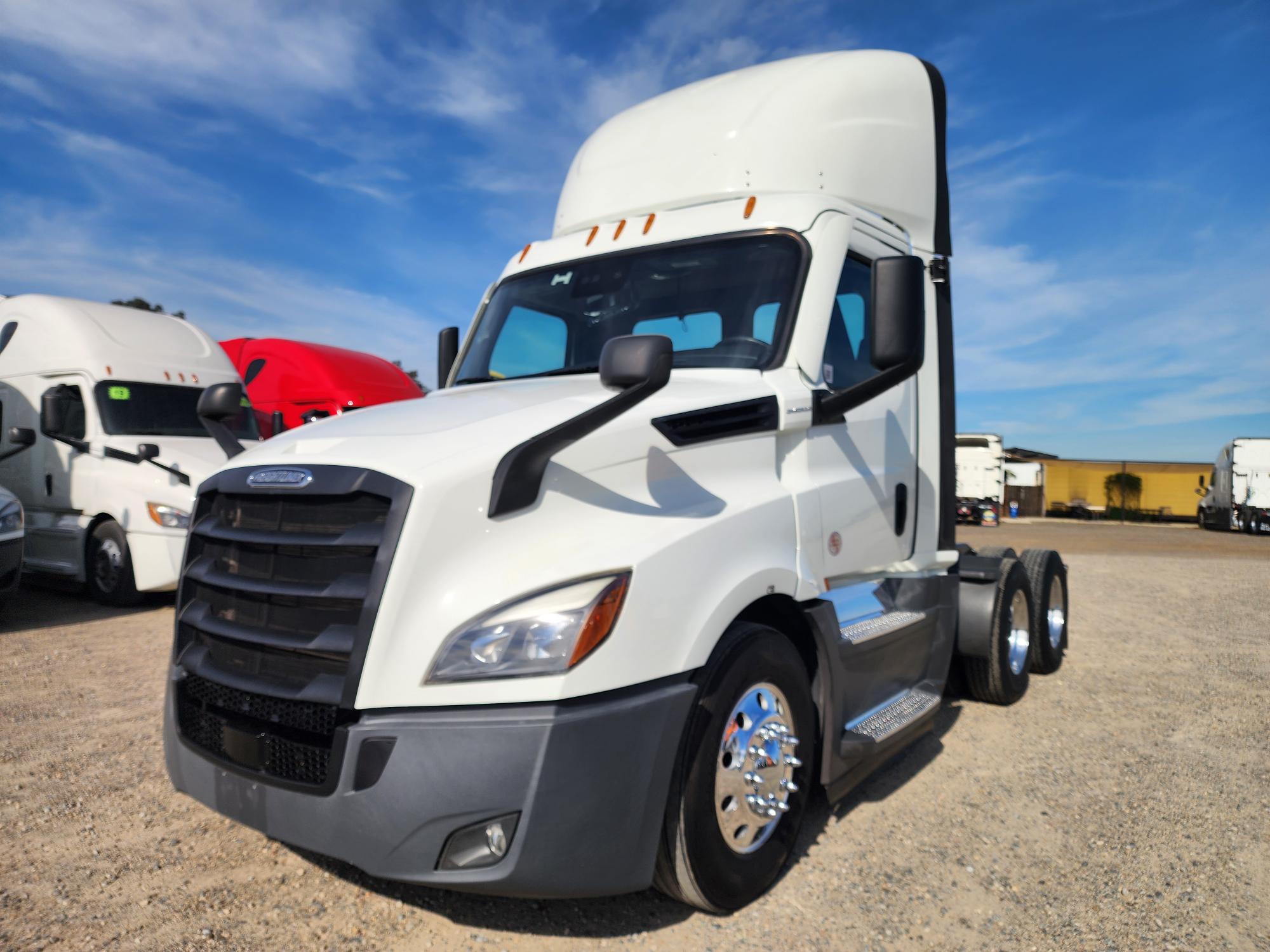 2022 FREIGHTLINER CASCADIA 126DC - image 1