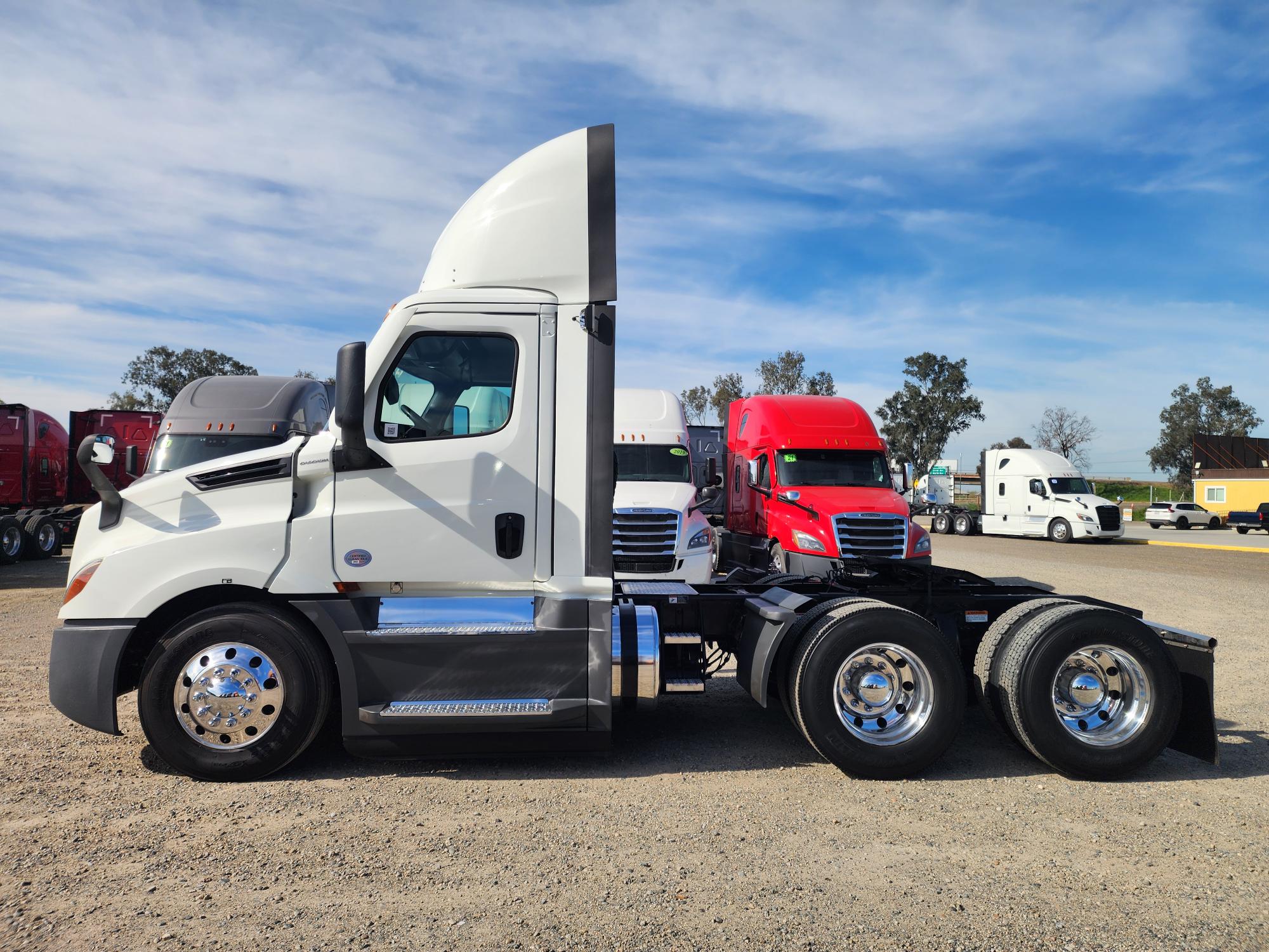 2022 FREIGHTLINER CASCADIA 126DC - image 3