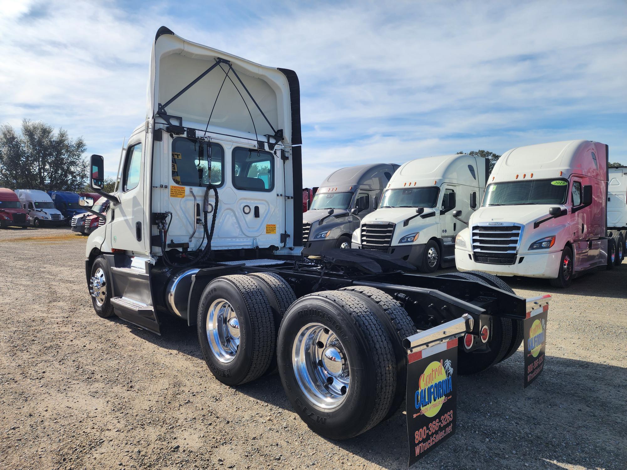 2022 FREIGHTLINER CASCADIA 126DC - image 4