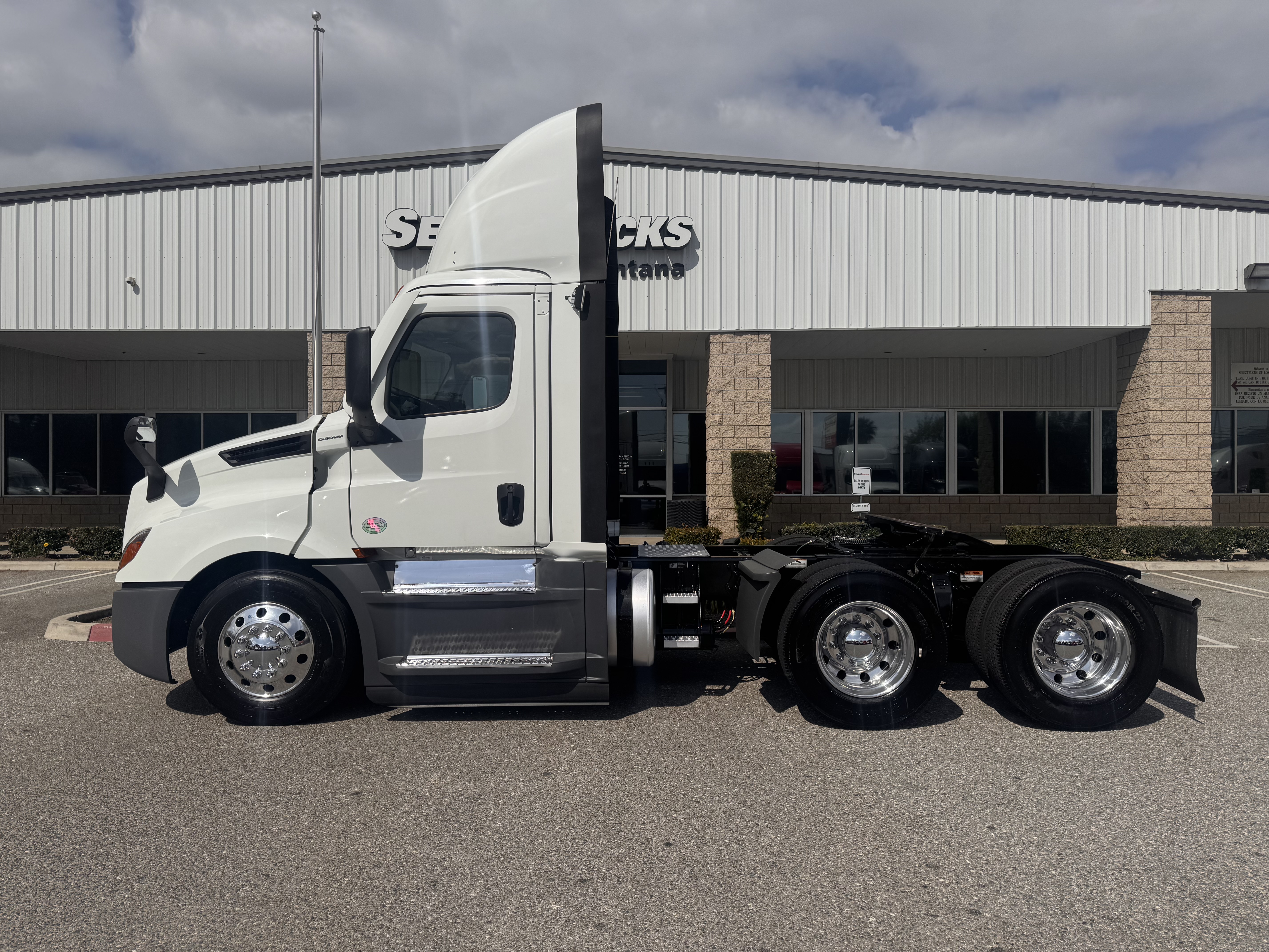2022 FREIGHTLINER CASCADIA 126DC - image 3