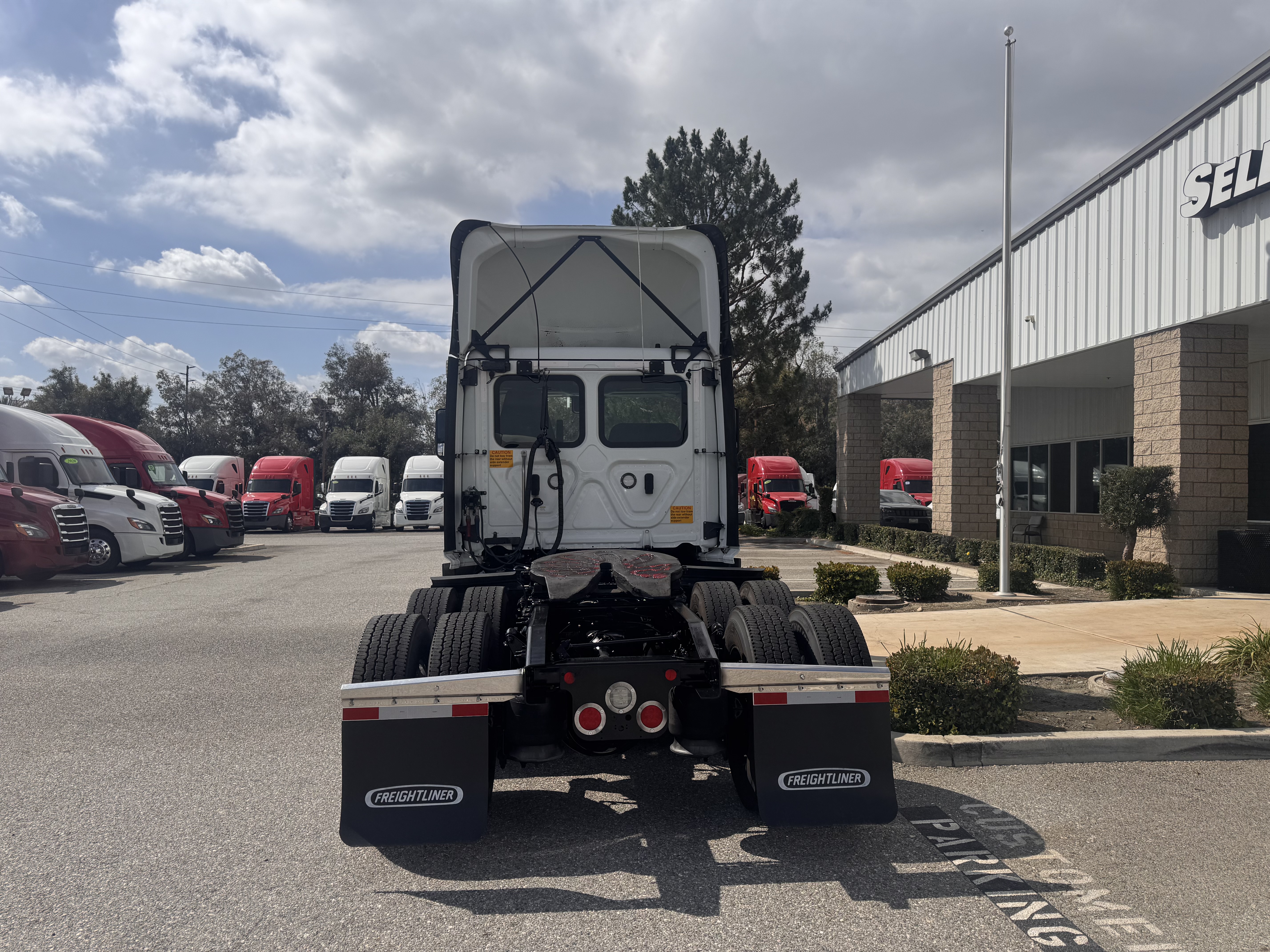 2022 FREIGHTLINER CASCADIA 126DC - image 5