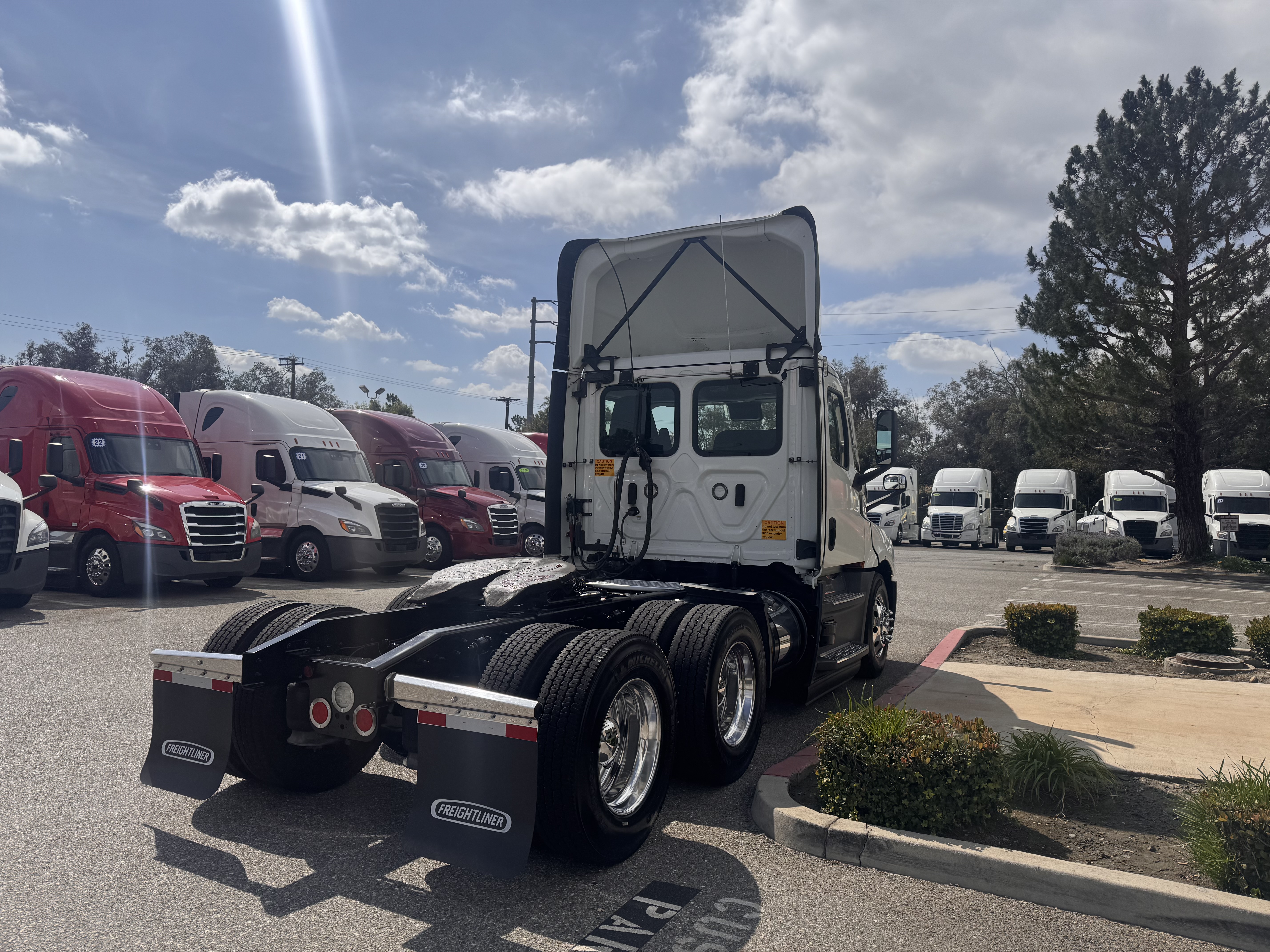2022 FREIGHTLINER CASCADIA 126DC - image 6