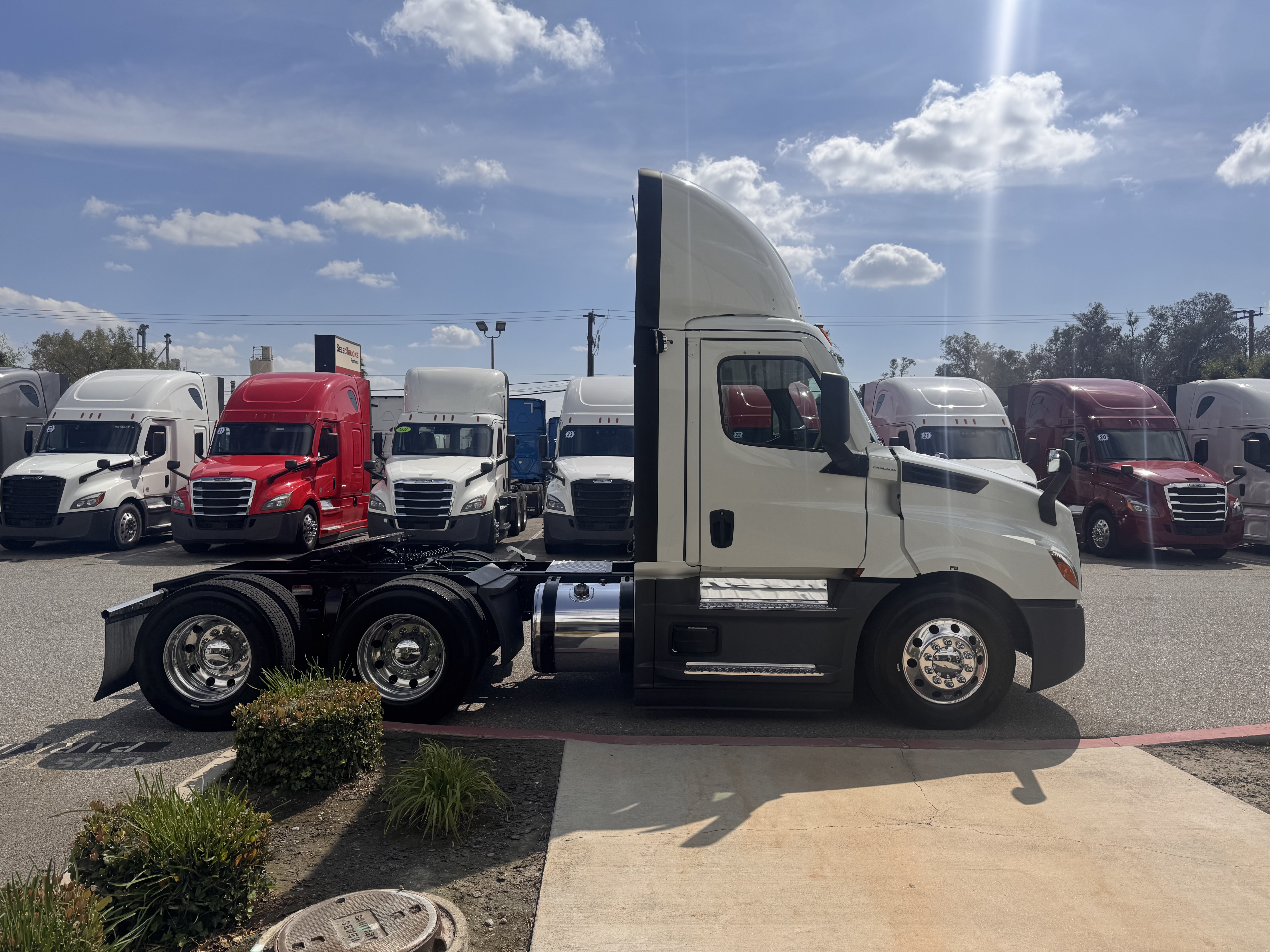 2022 FREIGHTLINER CASCADIA 126DC - image 7