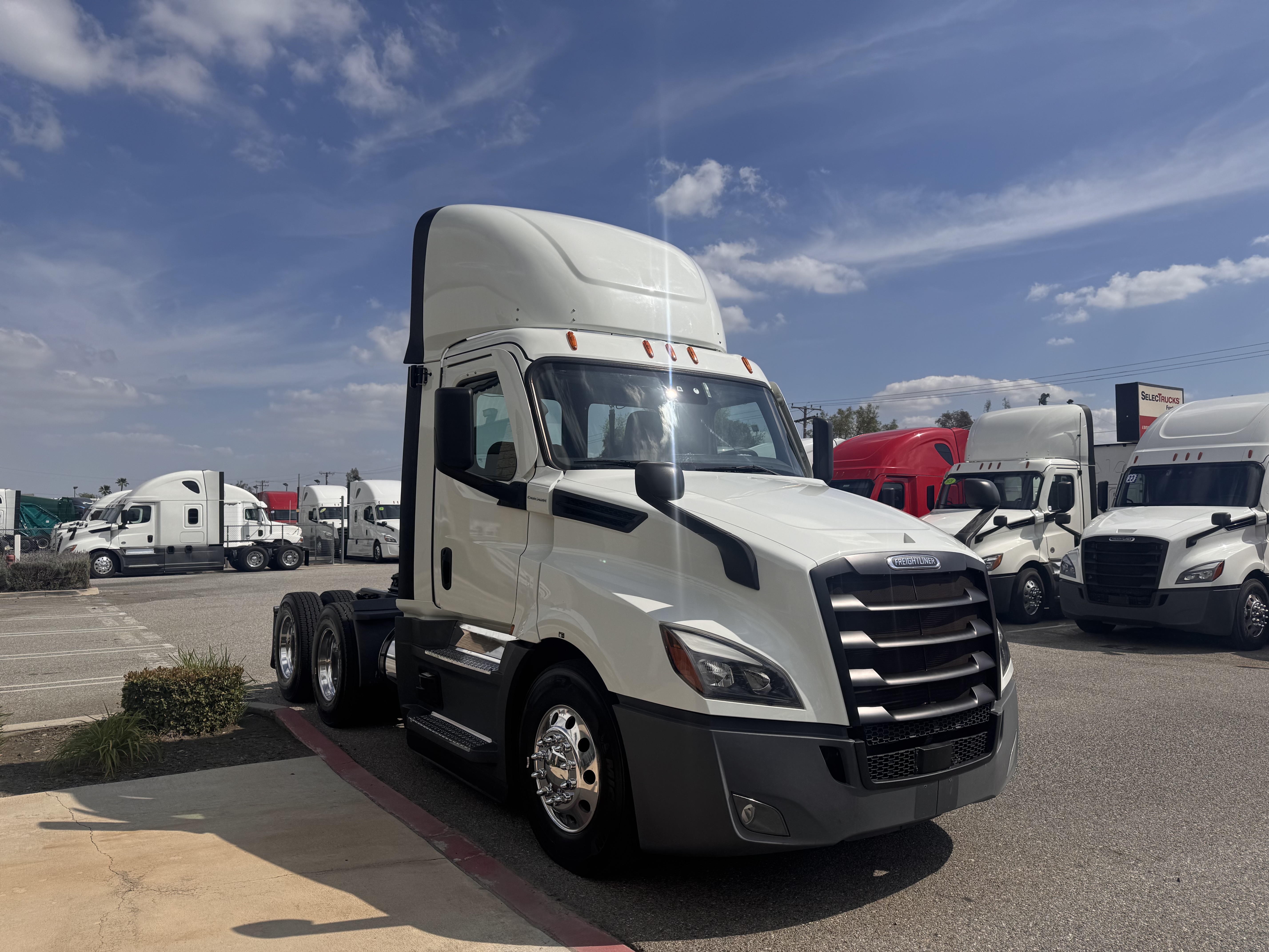 2022 FREIGHTLINER CASCADIA 126DC - image 8