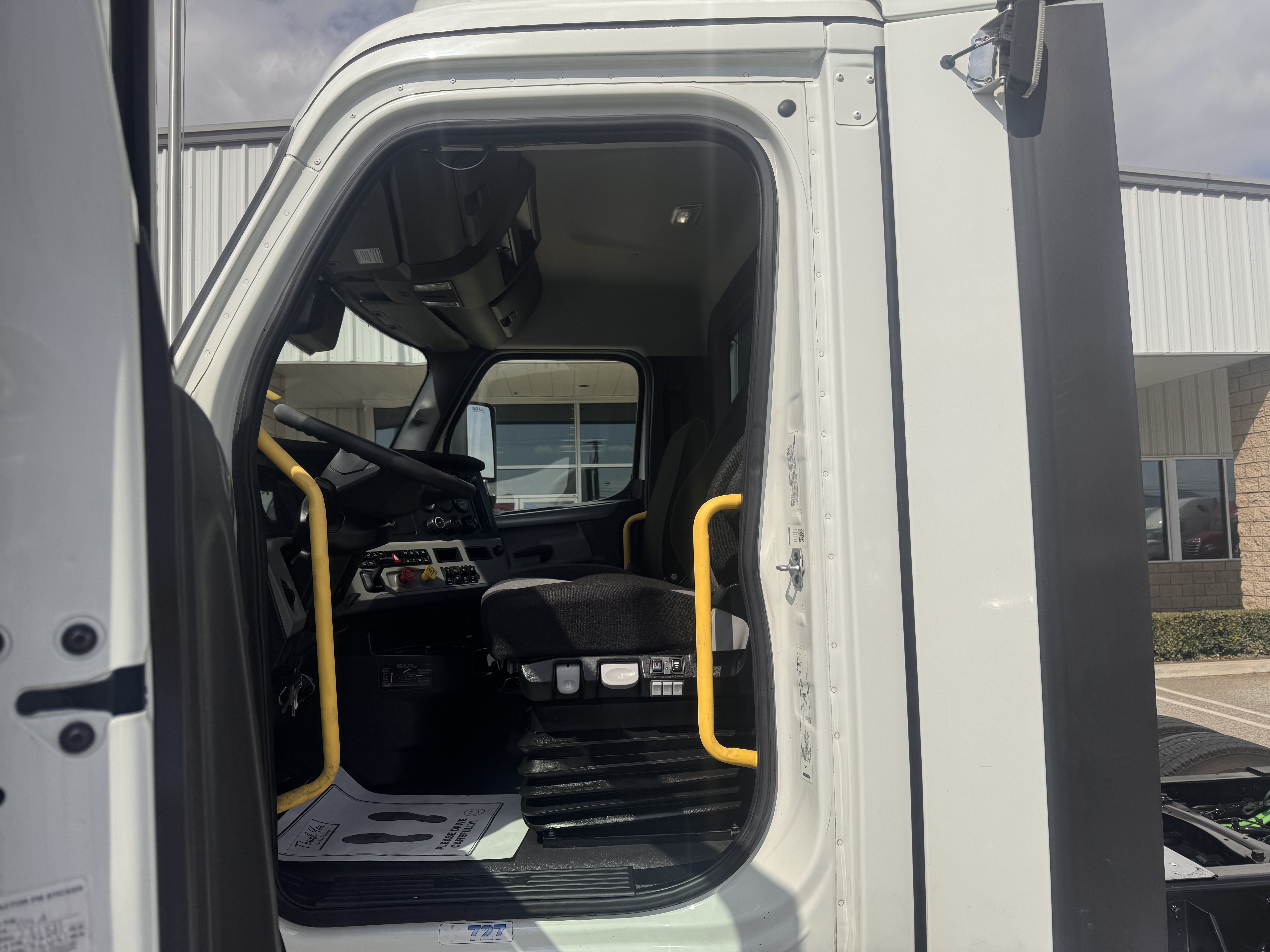 2022 FREIGHTLINER CASCADIA 126DC - image 16