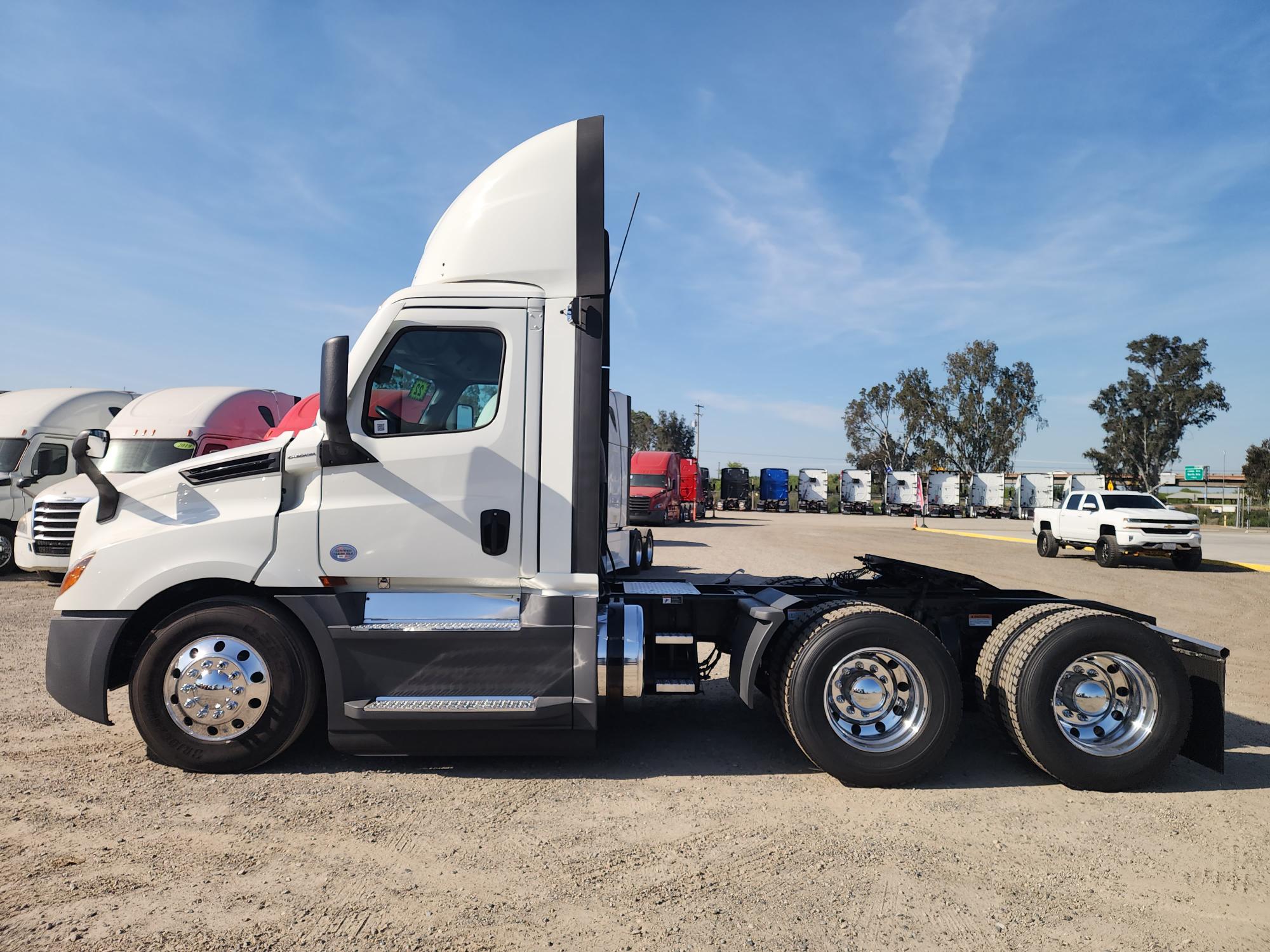 2022 FRIGHTLINER CASCADIA 126DC — photo 3