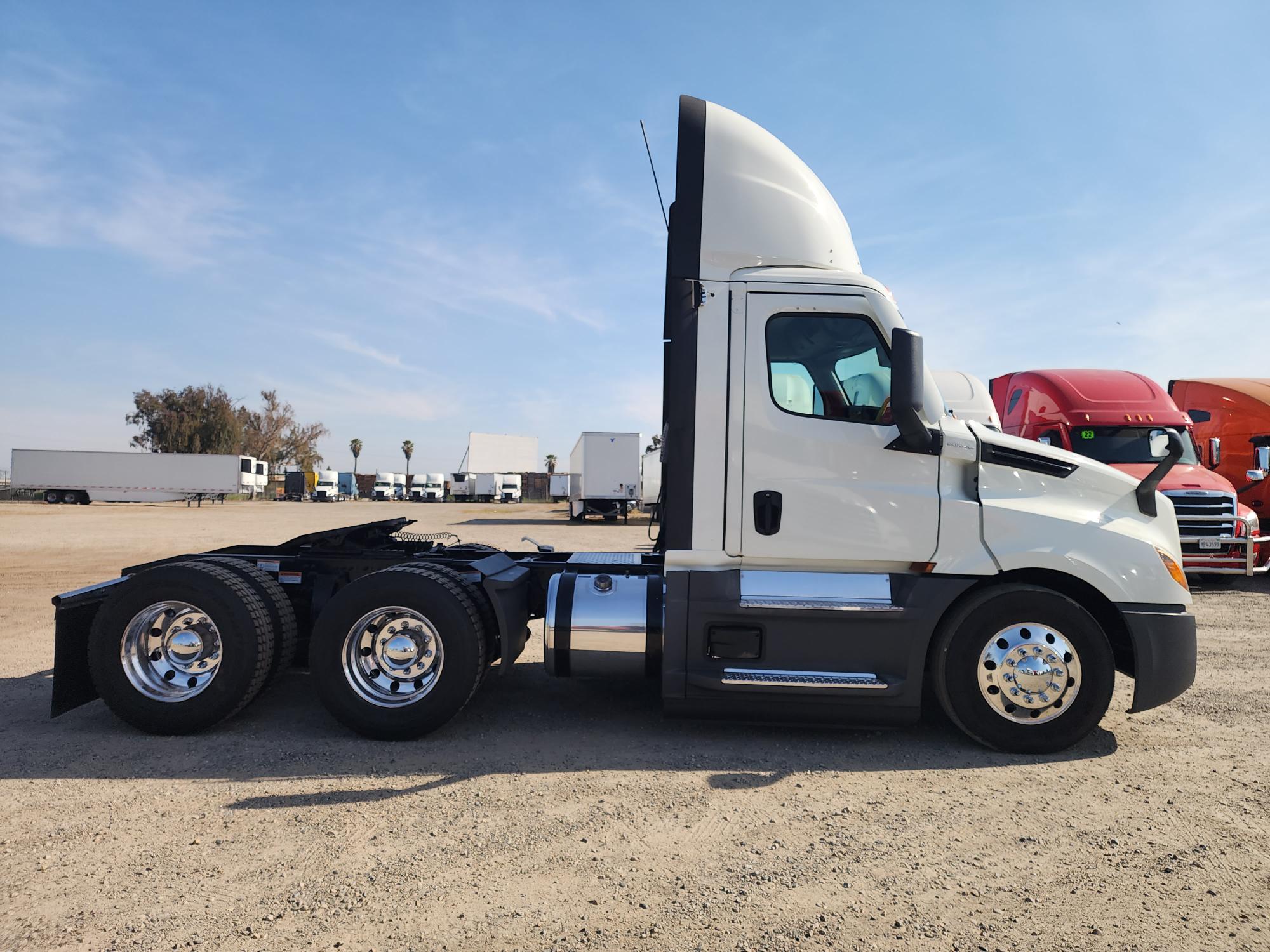 2022 FRIGHTLINER CASCADIA 126DC — photo 7