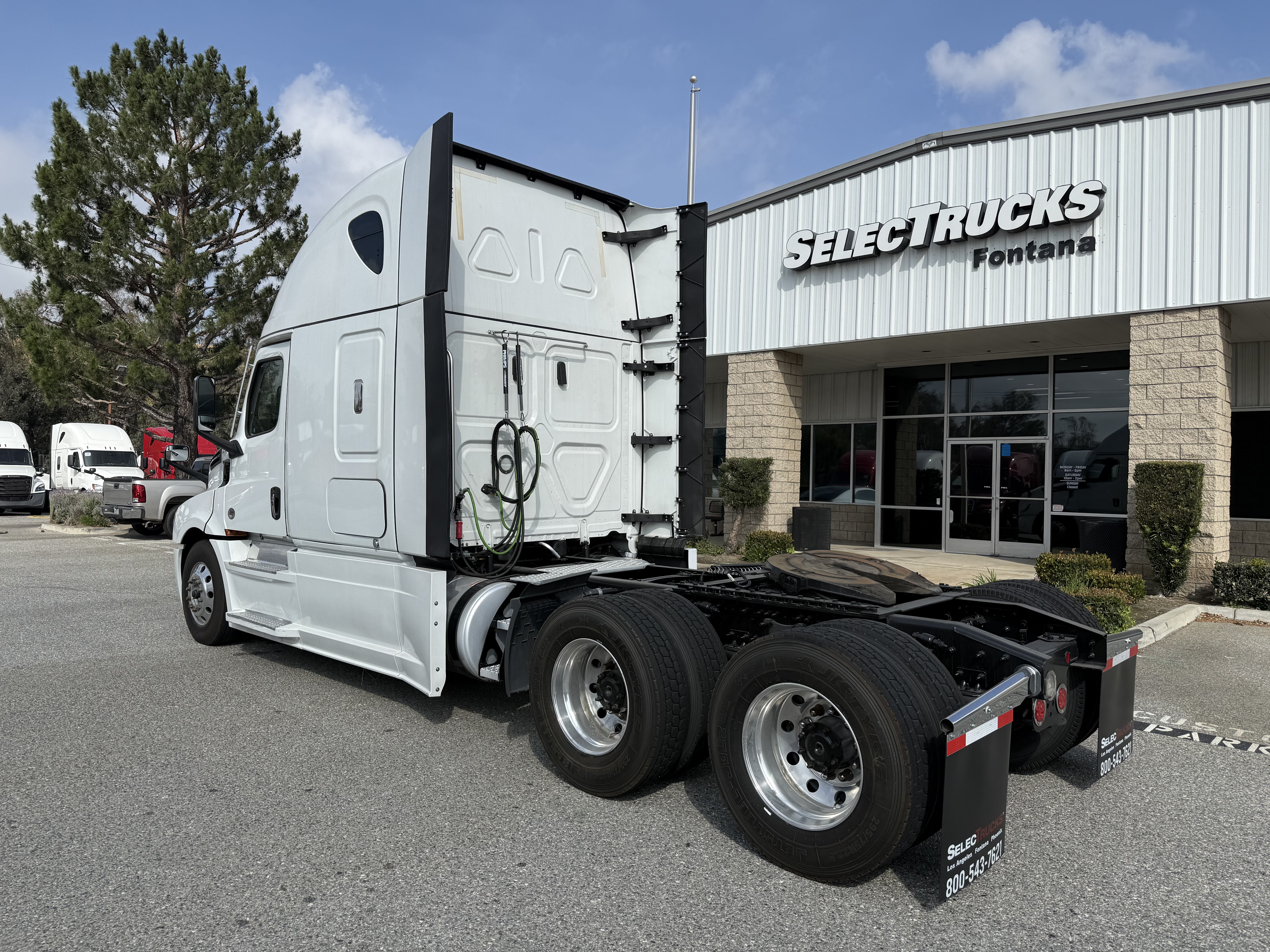 2023 FREIGHTLINER CASCADIA 126SLP - image 4