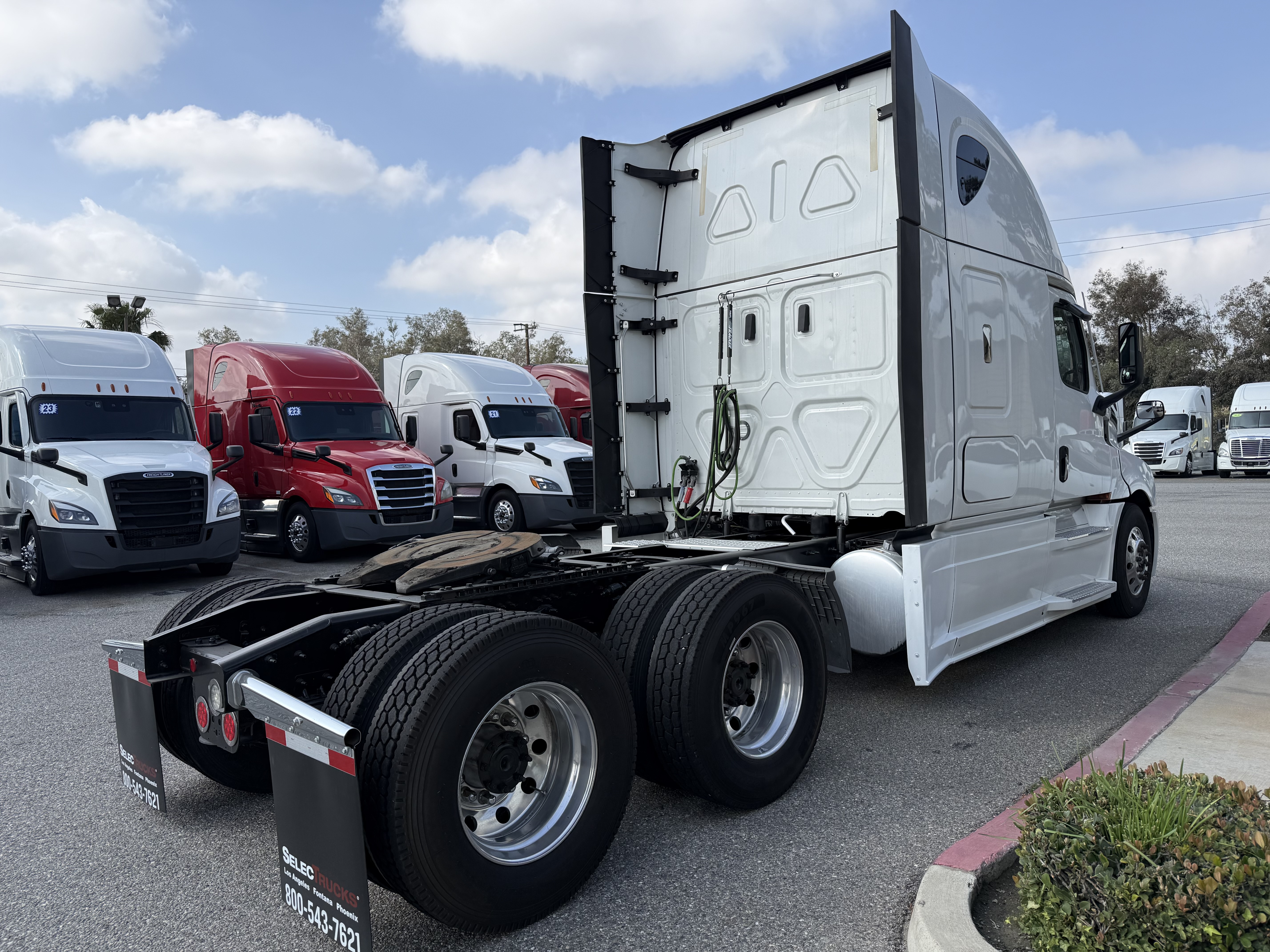 2023 FREIGHTLINER CASCADIA 126SLP - image 6