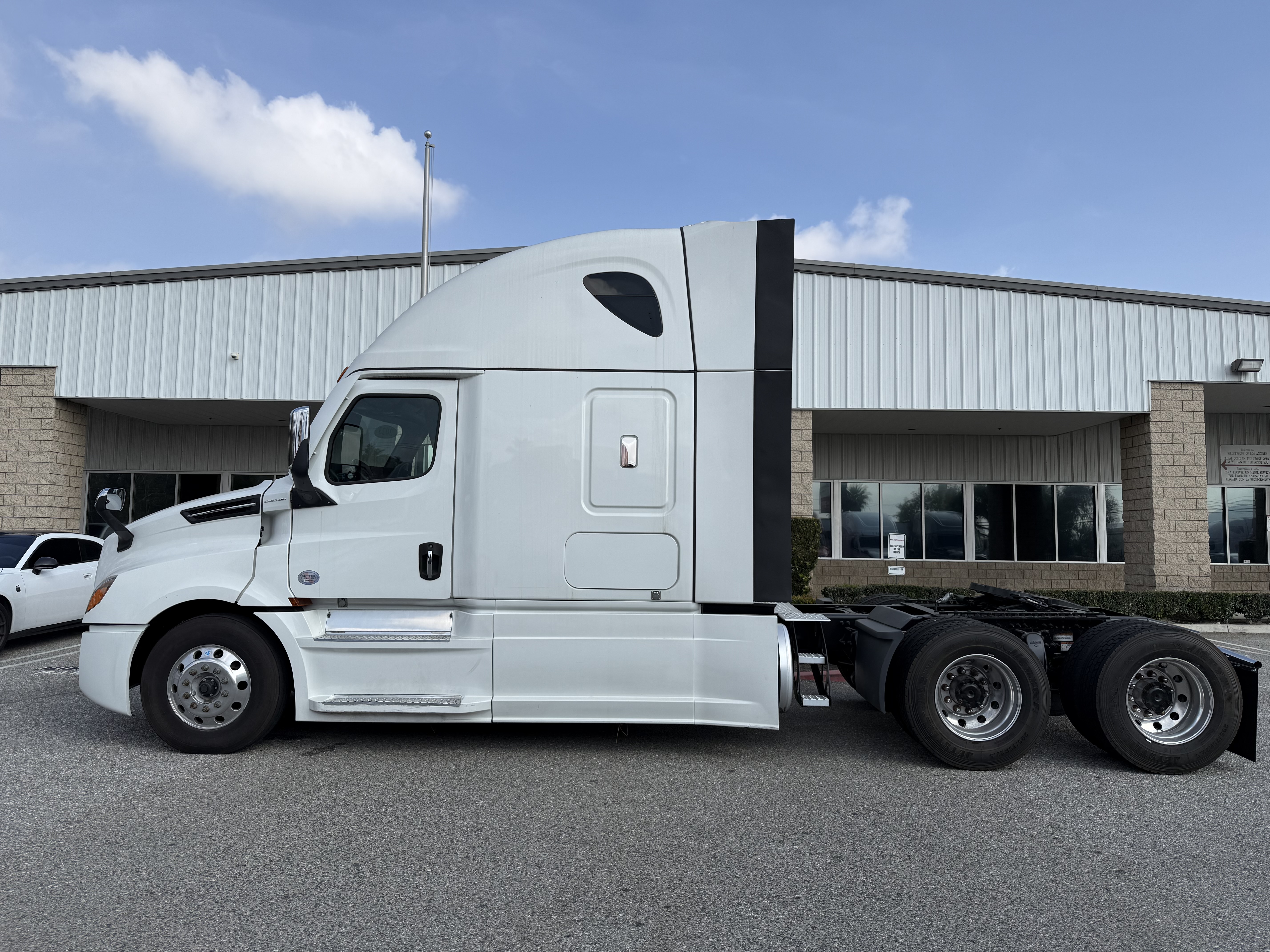 2023 FREIGHTLINER CASCADIA 126SLP - image 7