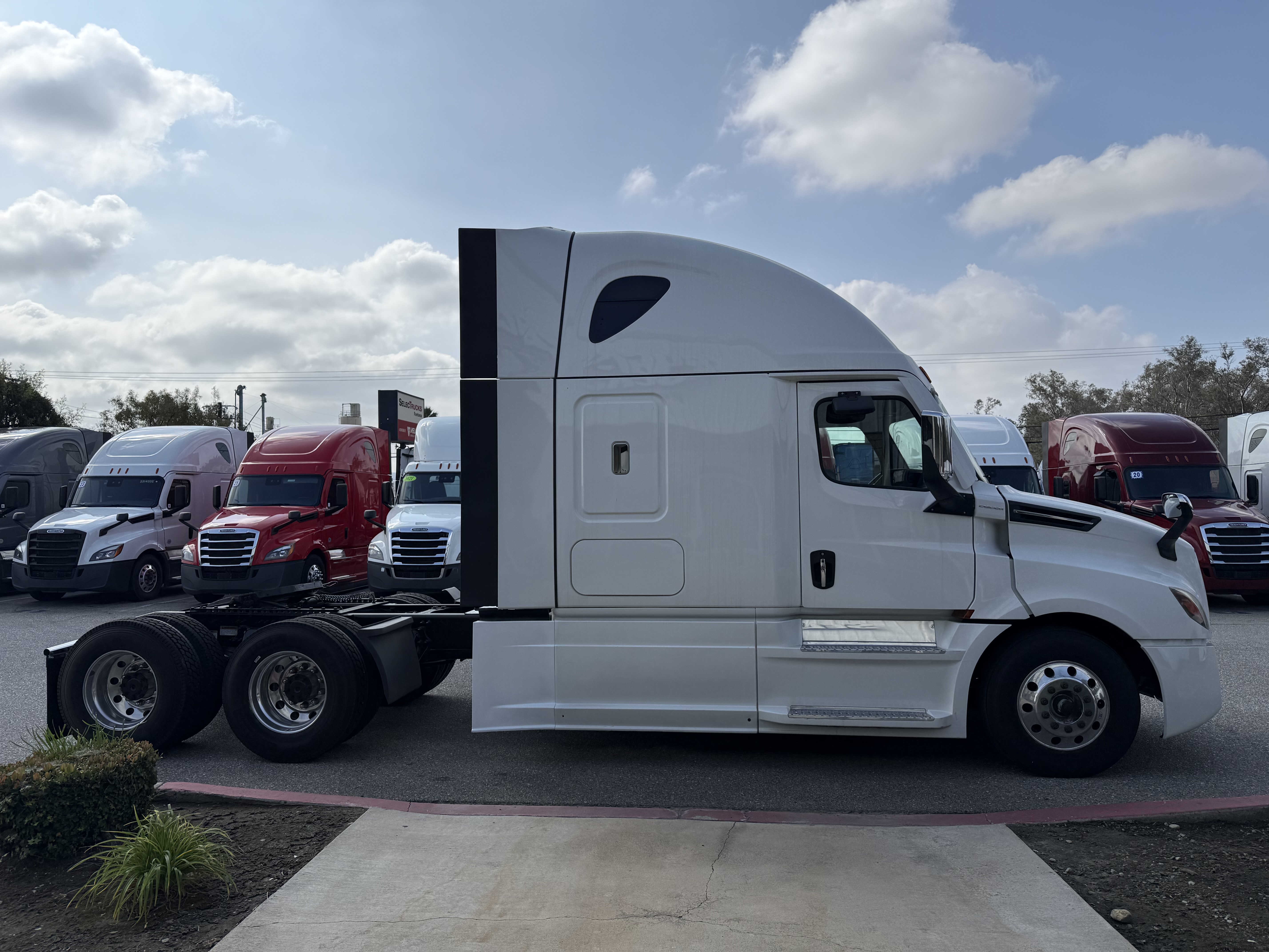 2023 FREIGHTLINER CASCADIA 126SLP - image 8