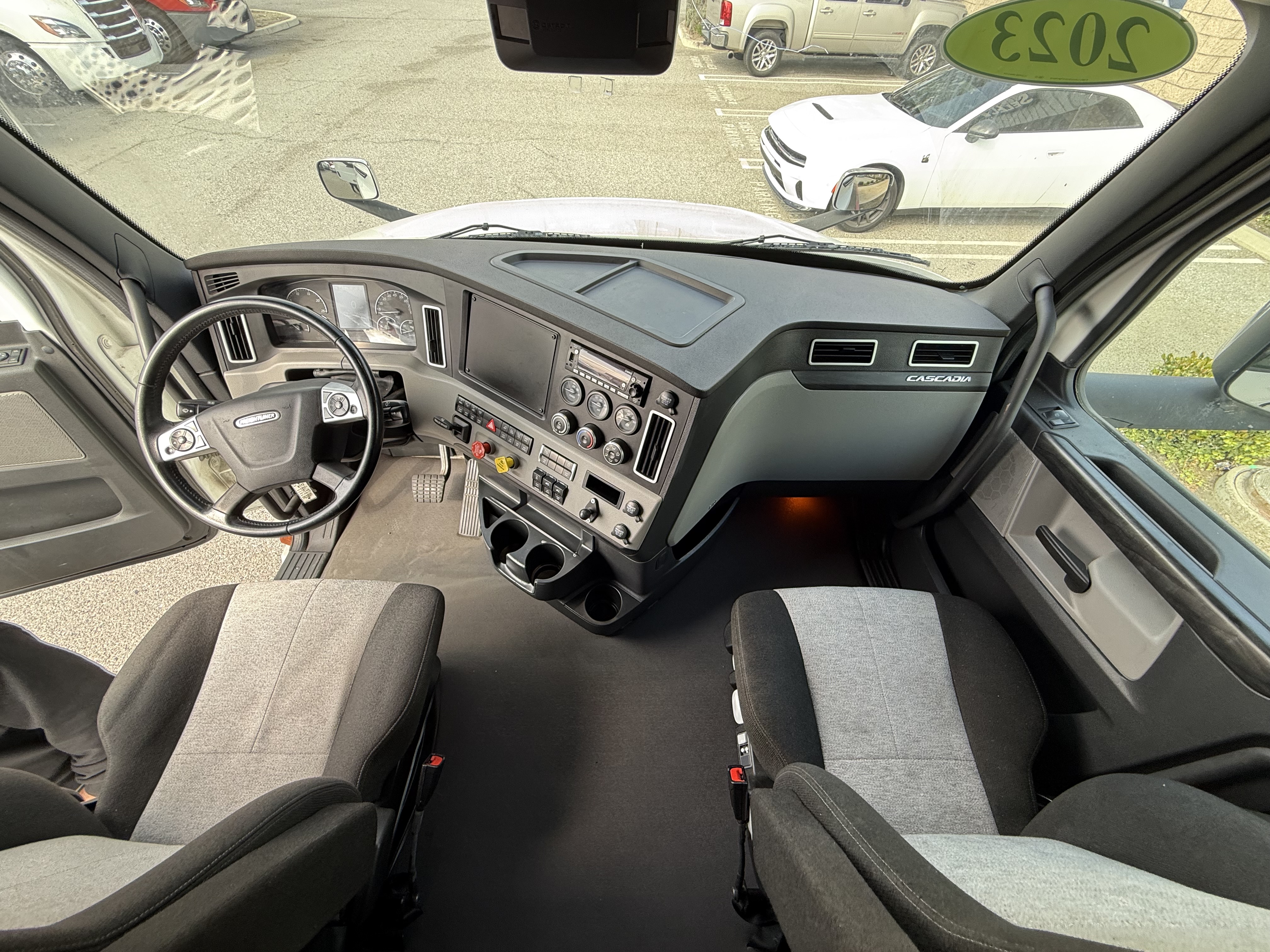 2023 FREIGHTLINER CASCADIA 126SLP - image 16