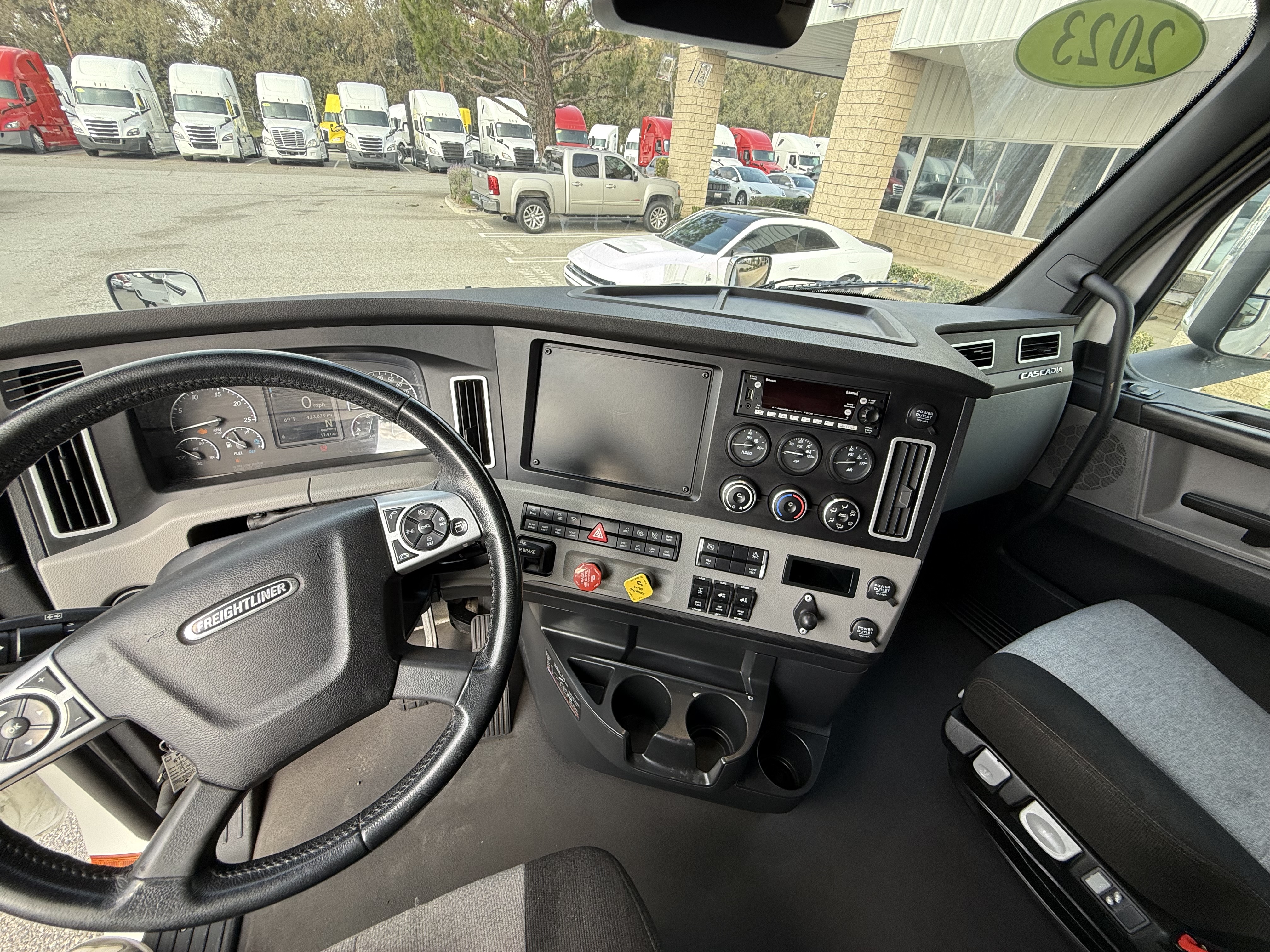 2023 FREIGHTLINER CASCADIA 126SLP - image 19