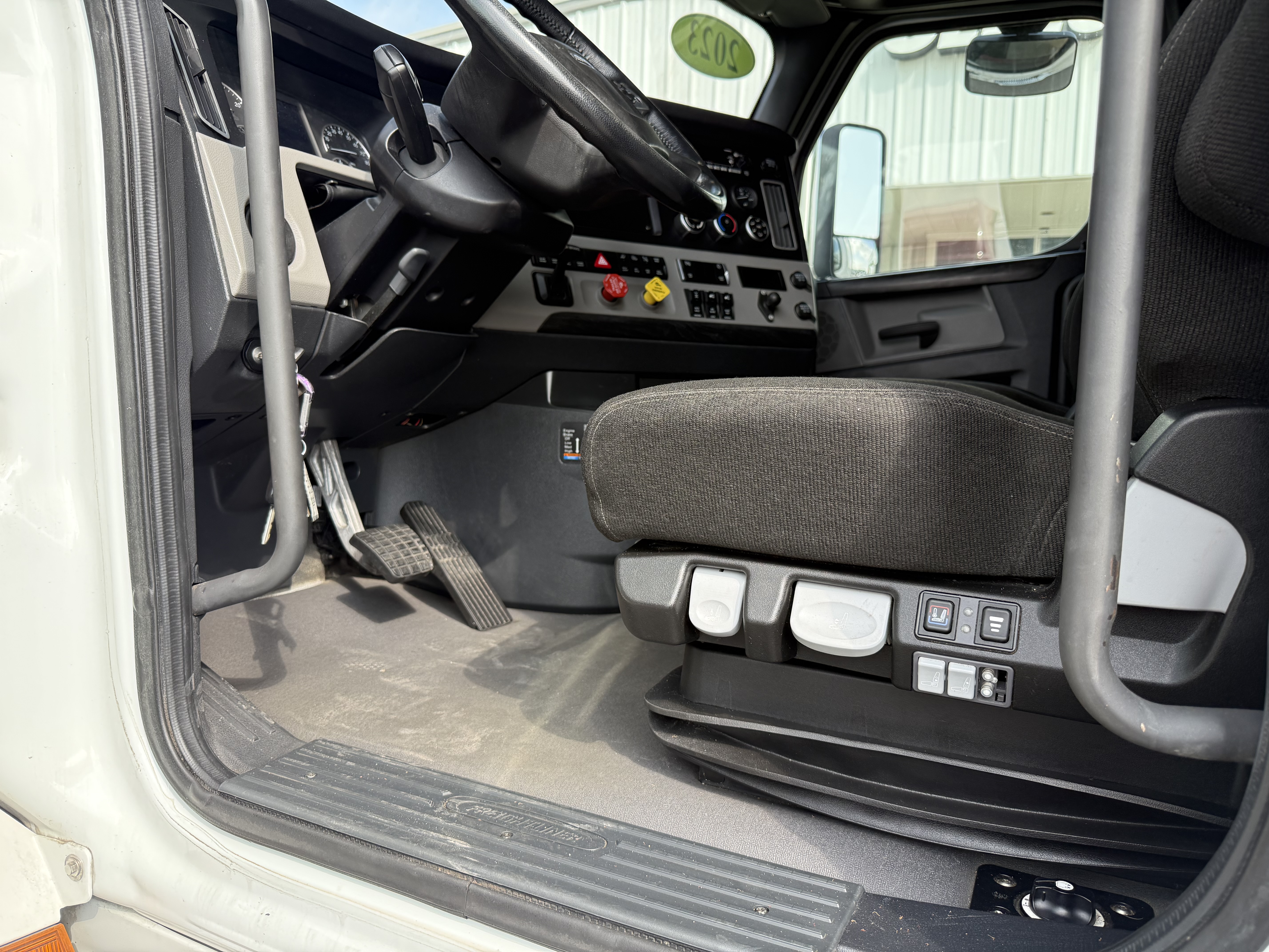 2023 FREIGHTLINER CASCADIA 126SLP - image 20