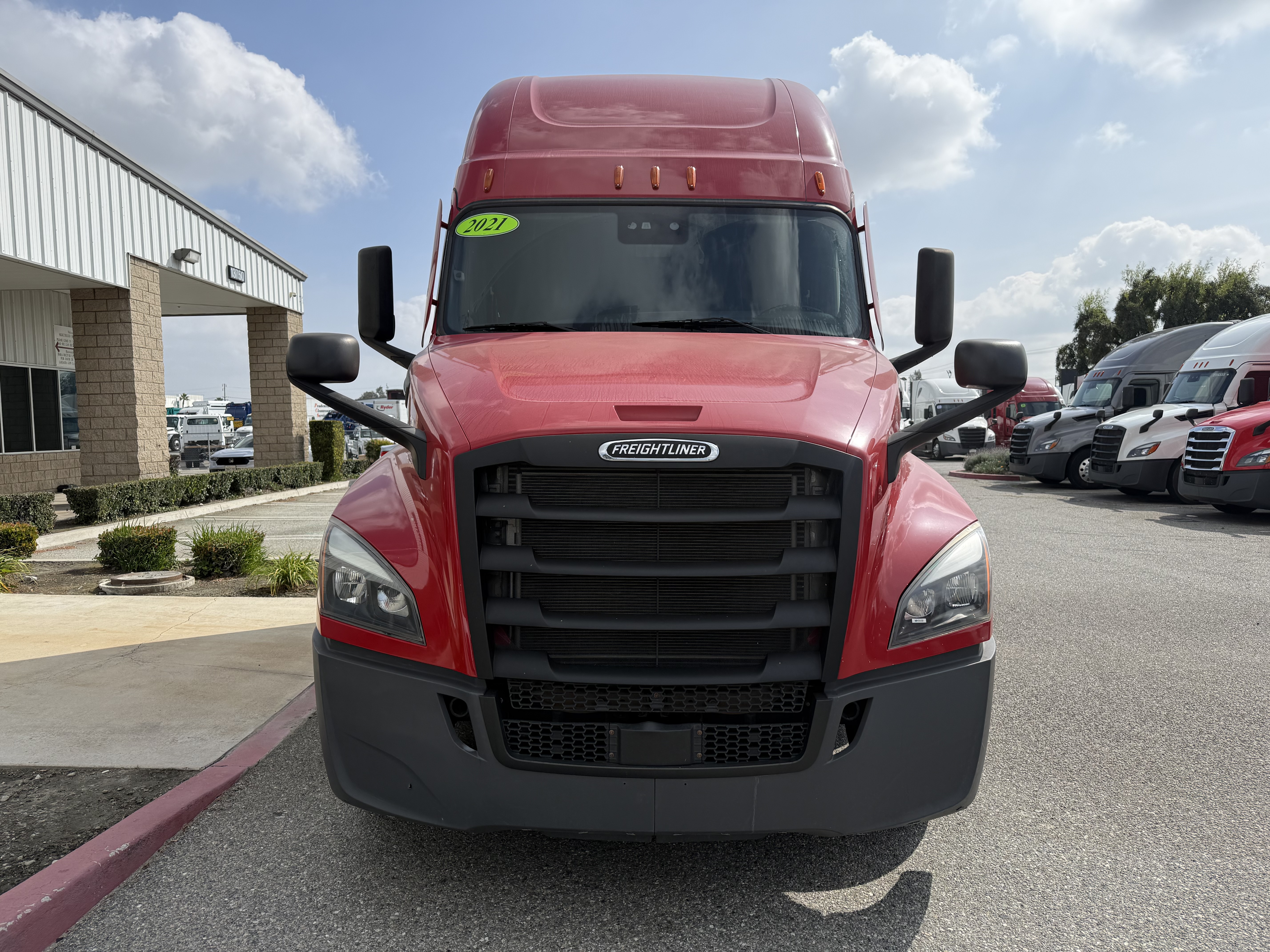 2021 FREIGHTLINER CASCADIA 126SLP - image 2