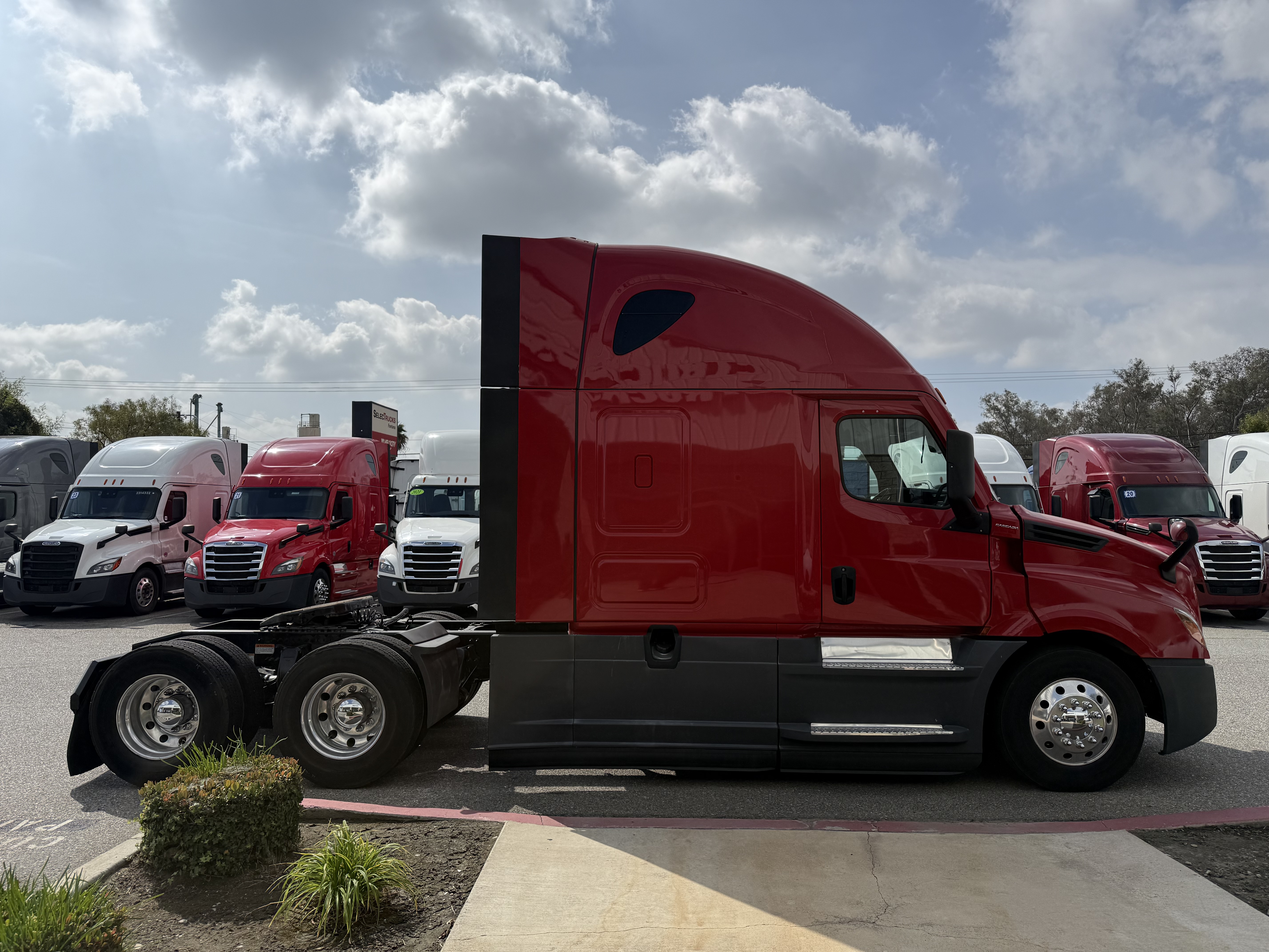 2021 FREIGHTLINER CASCADIA 126SLP - image 8