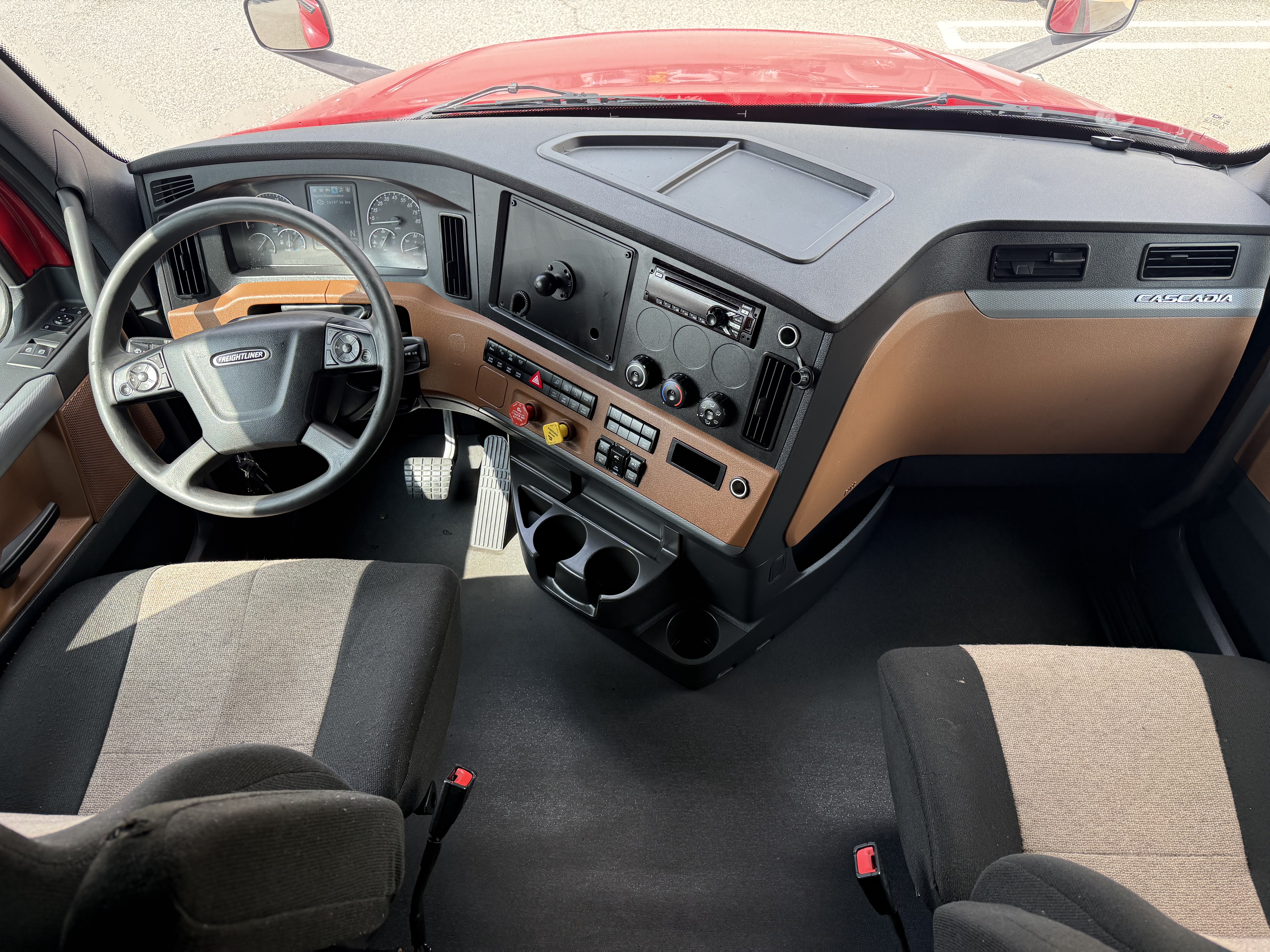 2021 FREIGHTLINER CASCADIA 126SLP - image 17