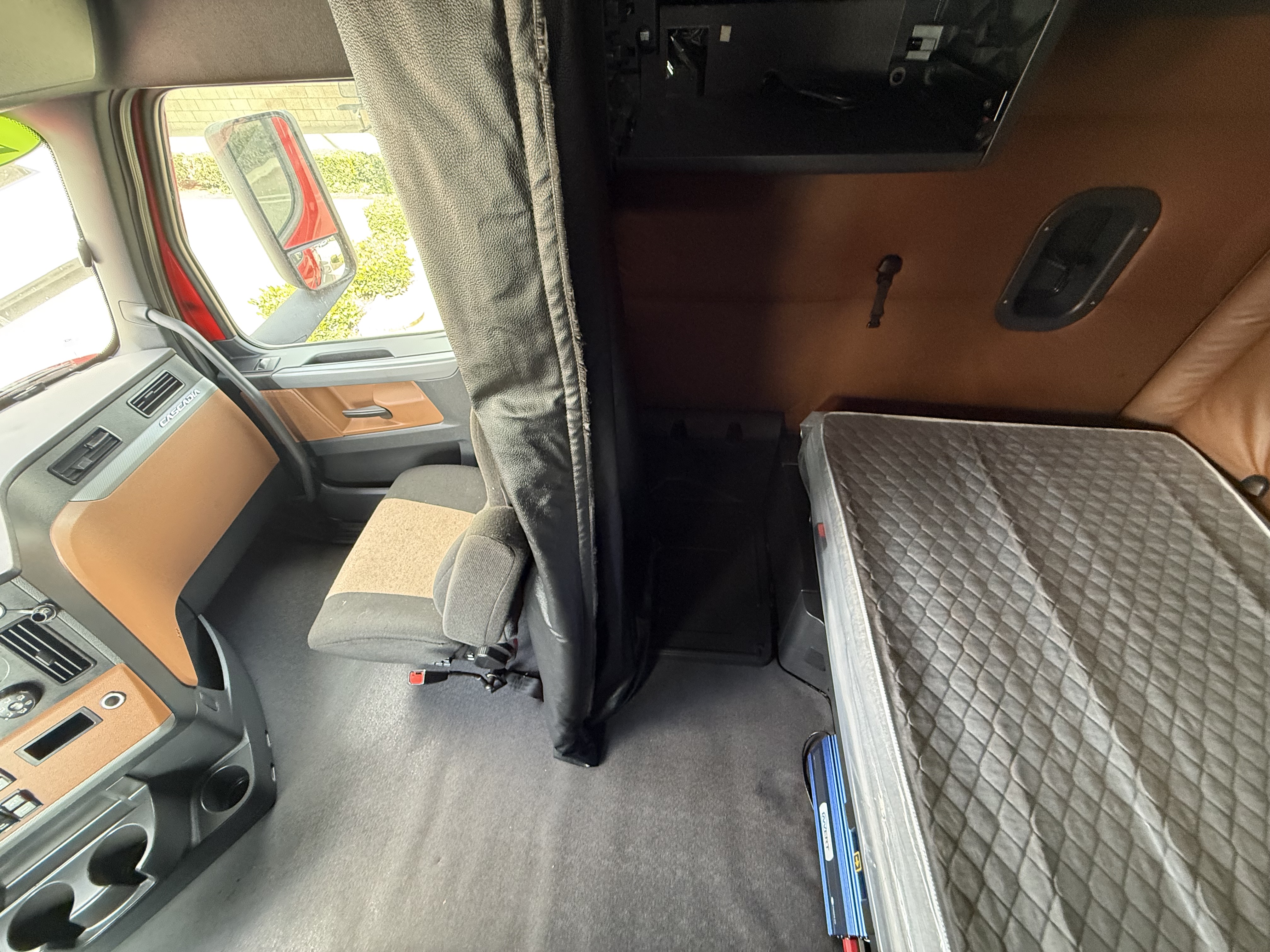 2021 FREIGHTLINER CASCADIA 126SLP - image 18