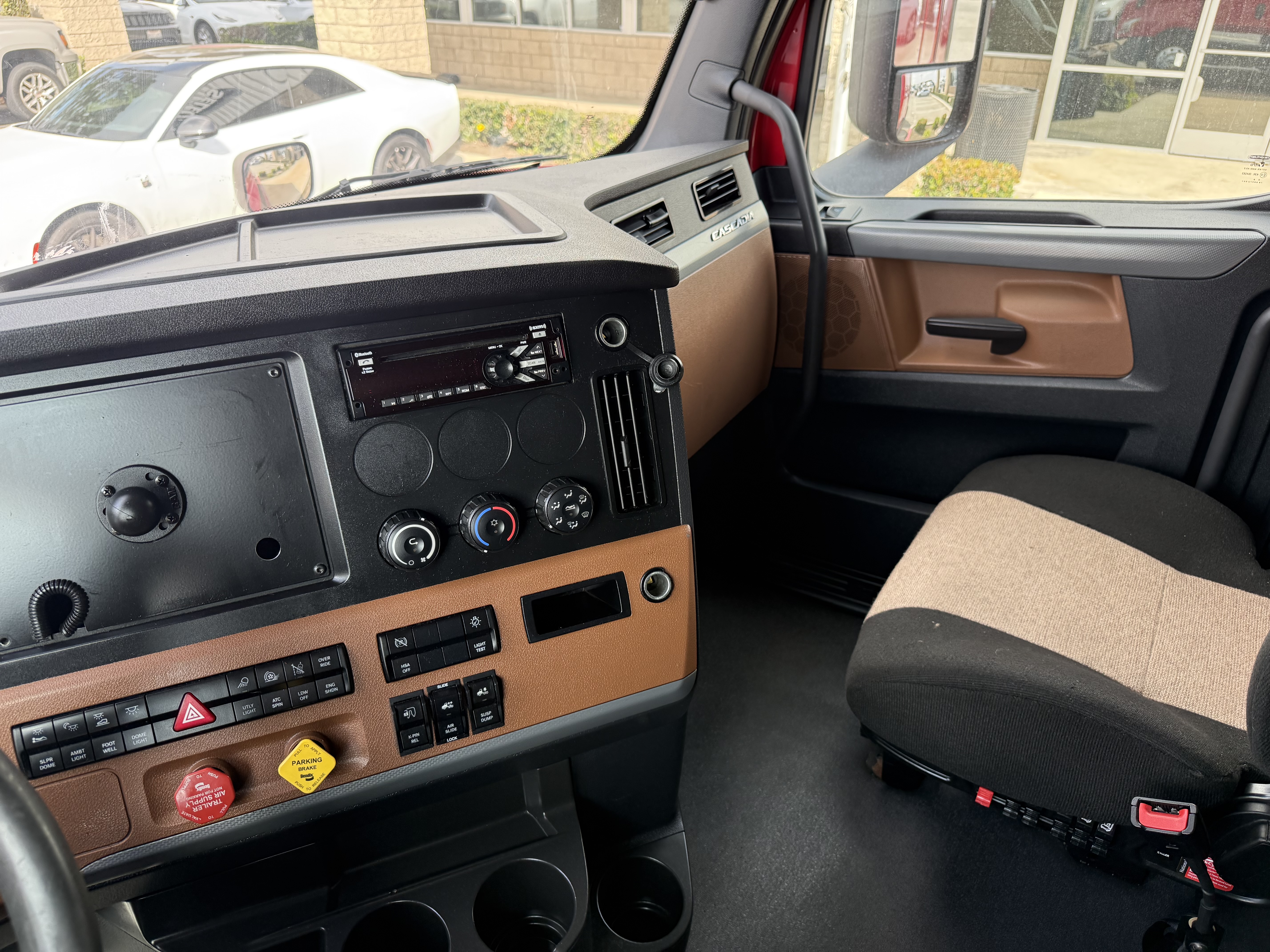 2021 FREIGHTLINER CASCADIA 126SLP - image 19