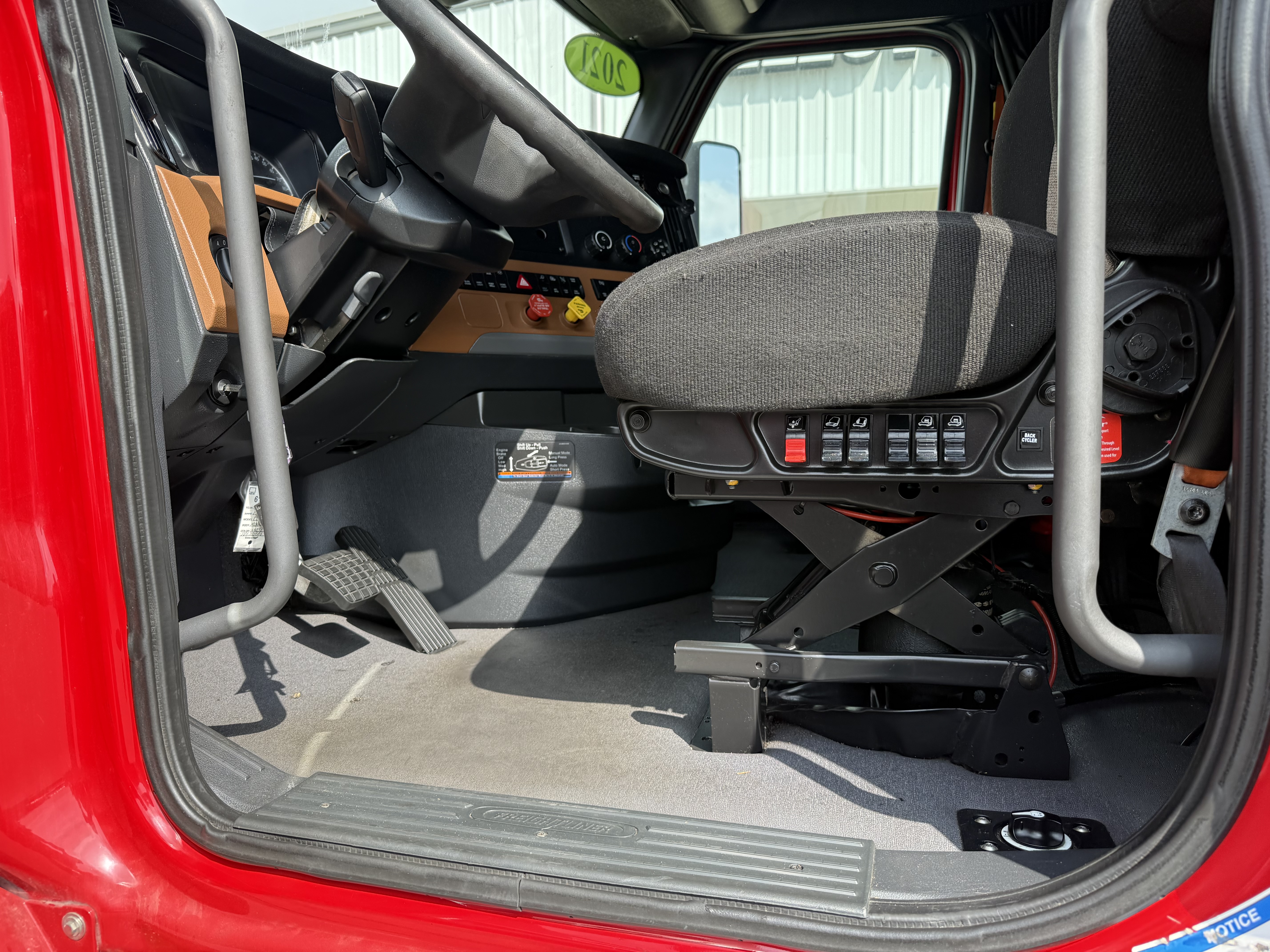 2021 FREIGHTLINER CASCADIA 126SLP - image 20