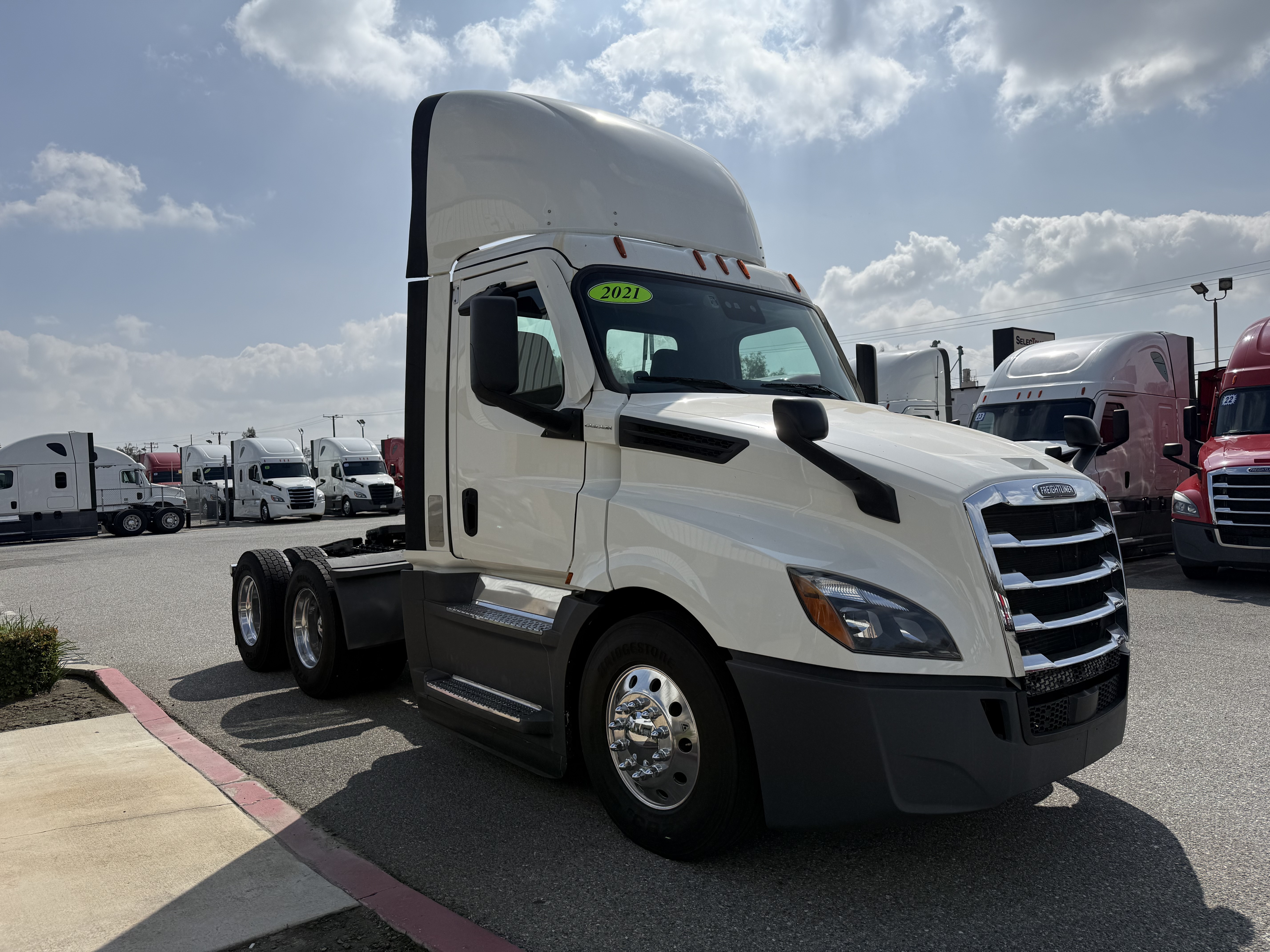2021 FREIGHTLINER CASCADIA 126DC - image 3