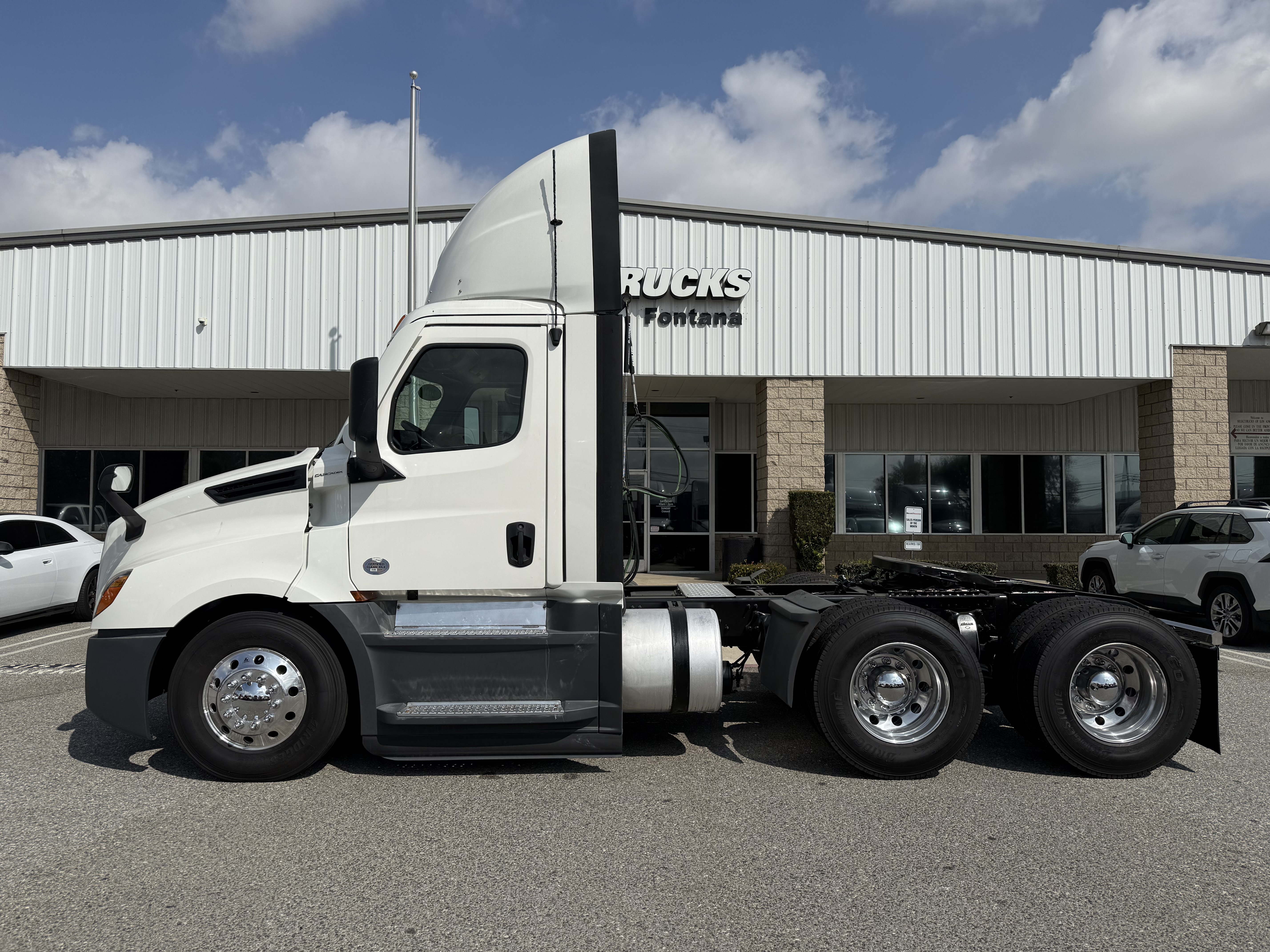 2021 FREIGHTLINER CASCADIA 126DC - image 4