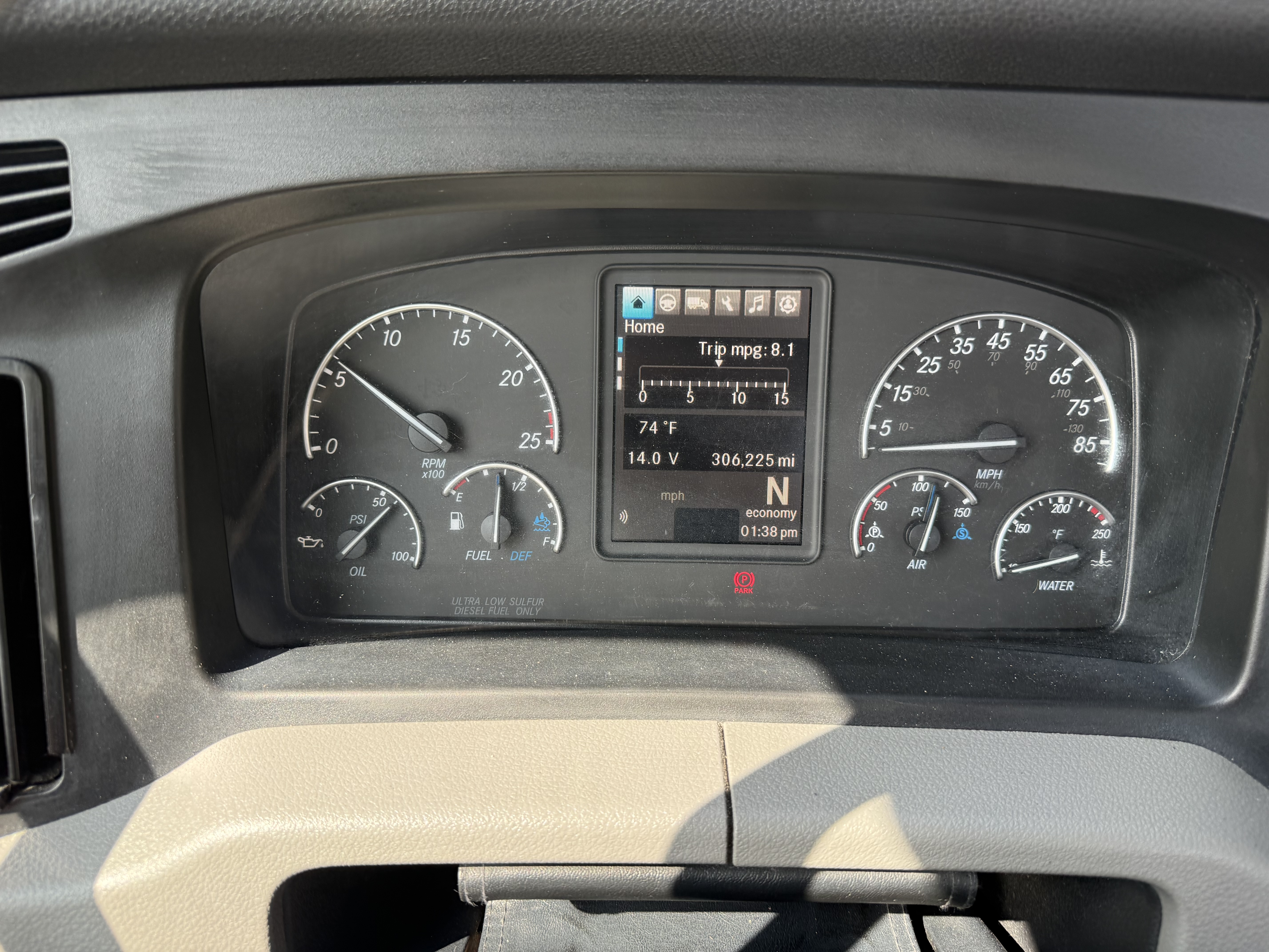 2021 FREIGHTLINER CASCADIA 126DC - image 14