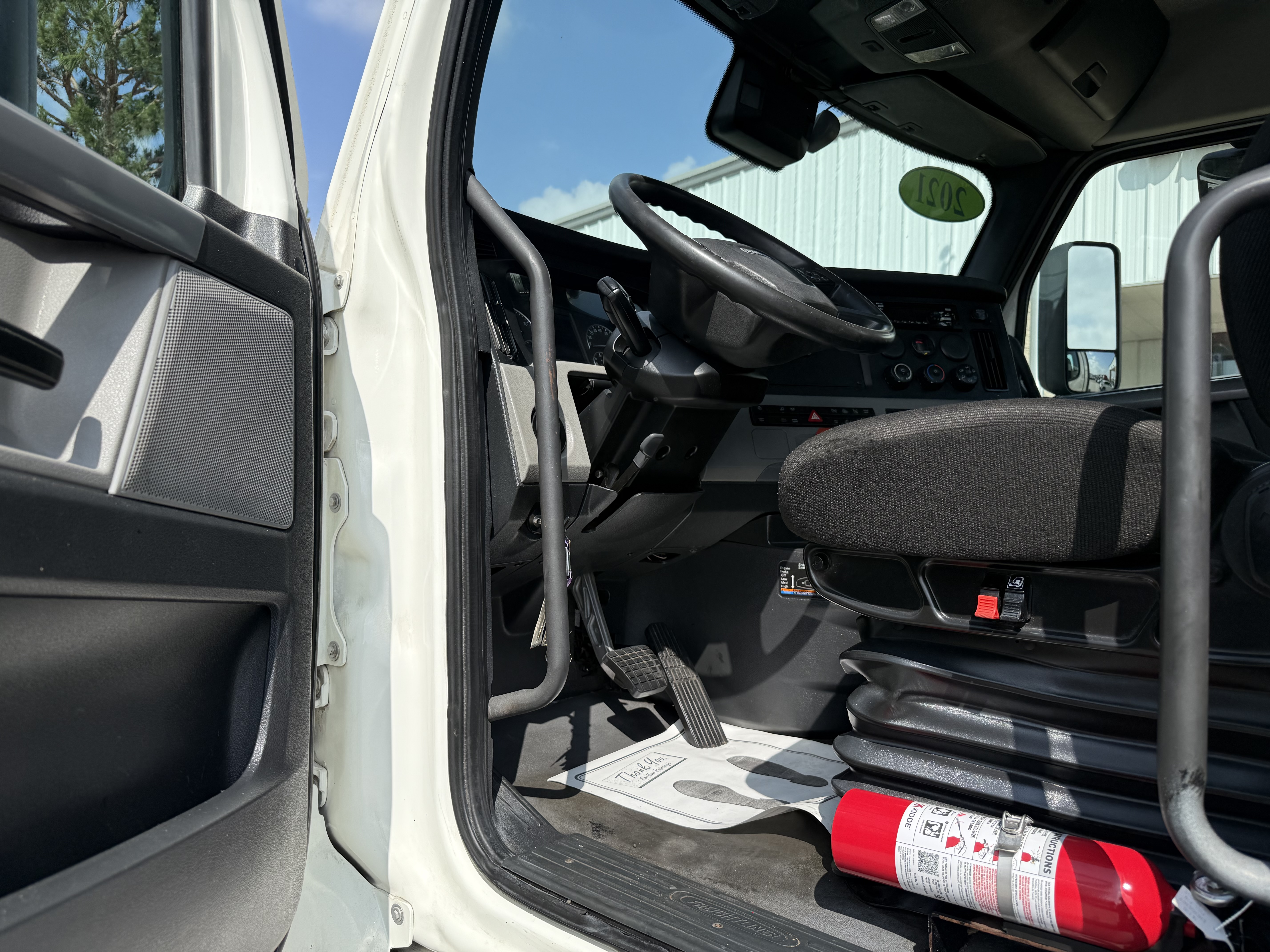 2021 FREIGHTLINER CASCADIA 126DC - image 19