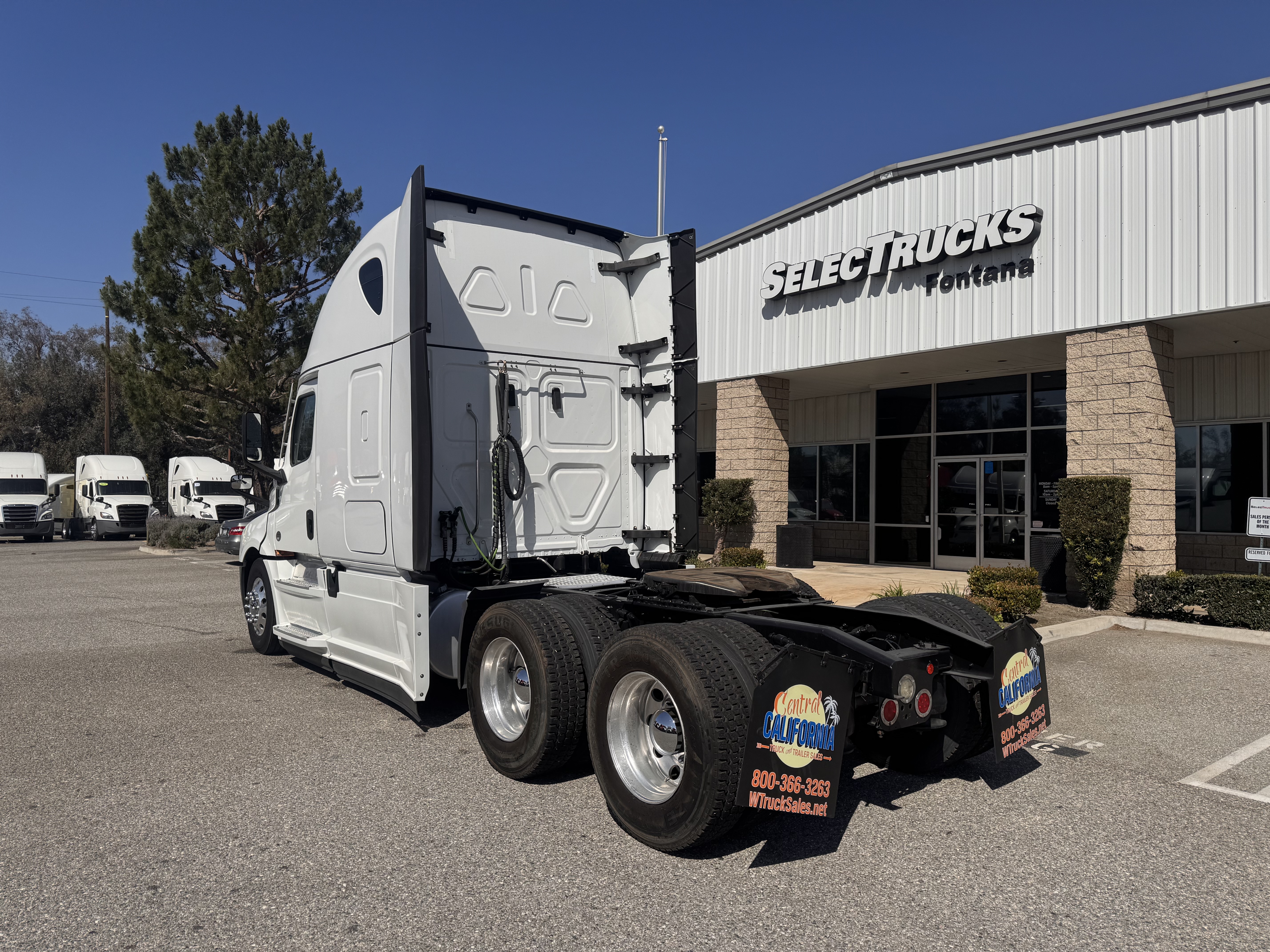 2021 FREIGHTLINER CASCADIA 126SLP - image 4