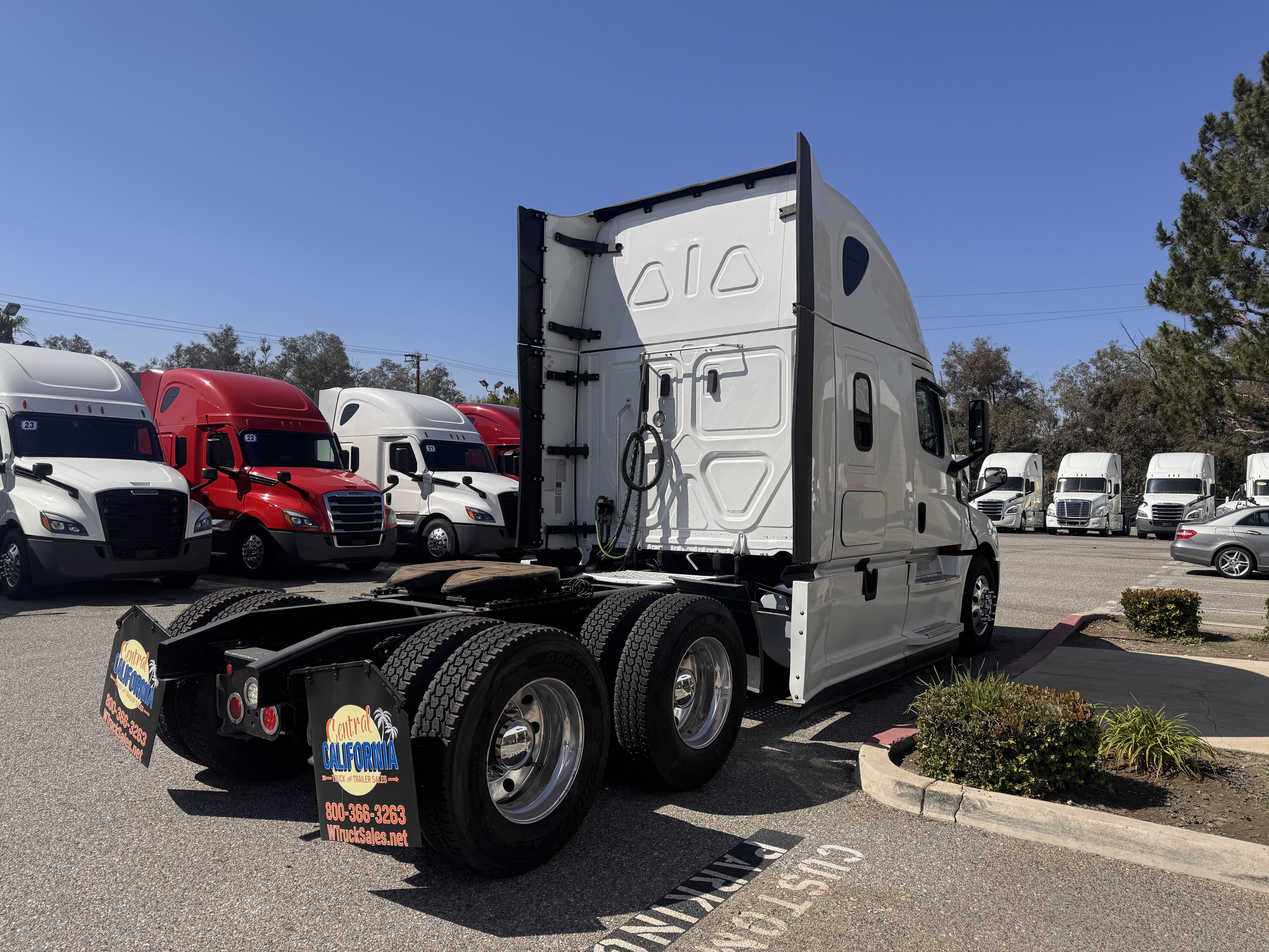 2021 FREIGHTLINER CASCADIA 126SLP - image 6