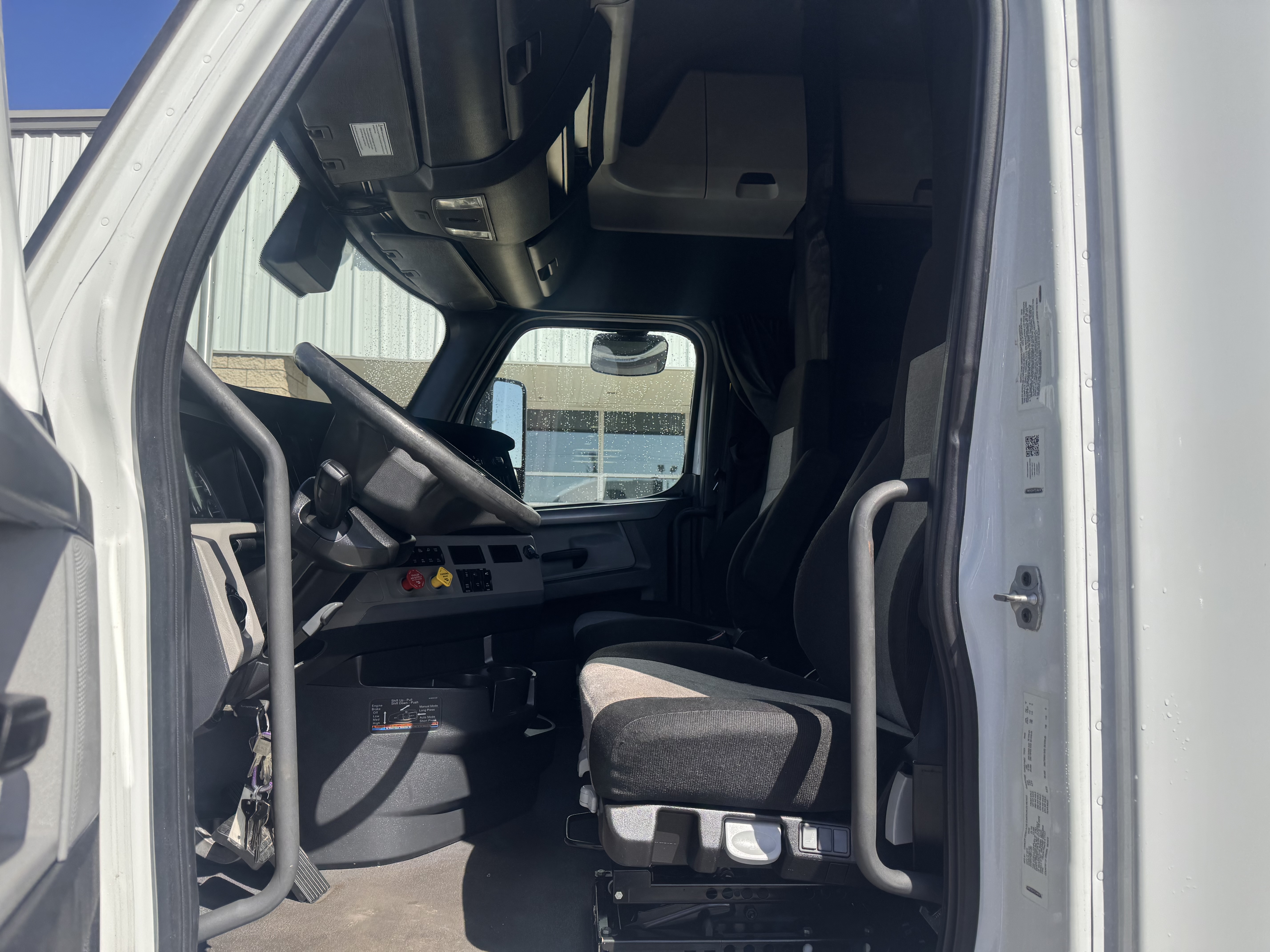 2021 FREIGHTLINER CASCADIA 126SLP - image 15