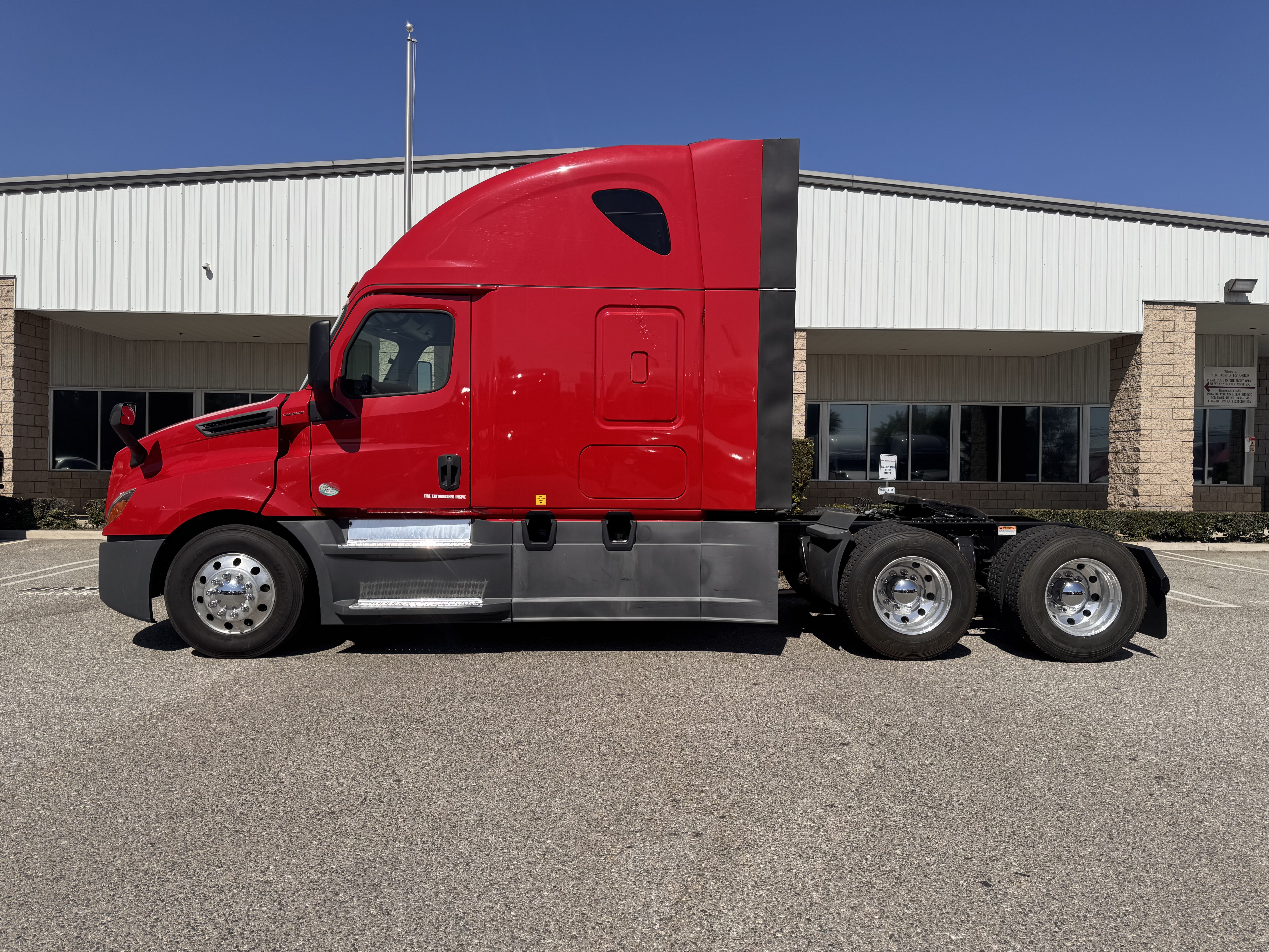 2020 FREIGHTLINER CASCADIA 126SLP - image 3