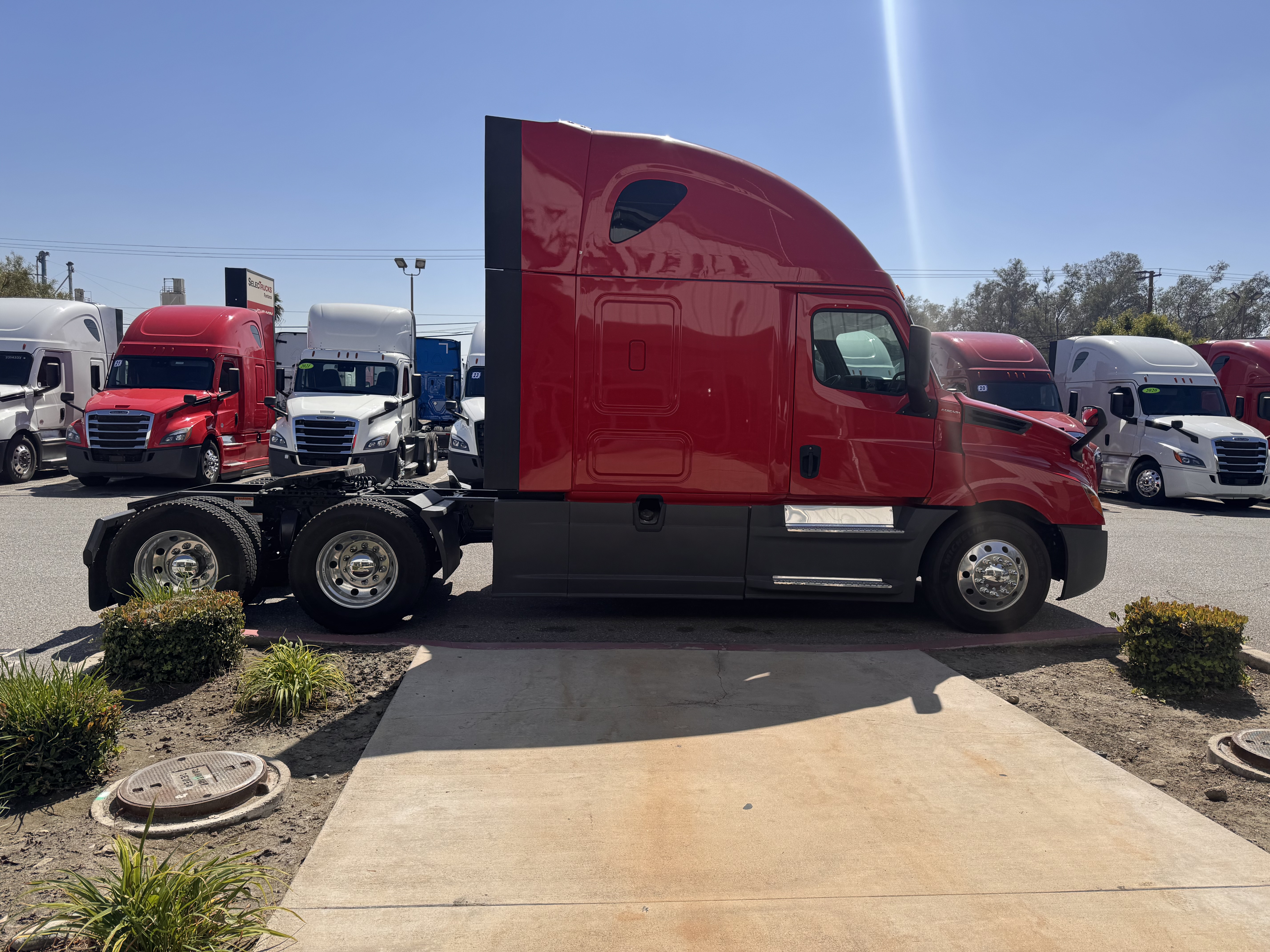 2020 FREIGHTLINER CASCADIA 126SLP - image 7