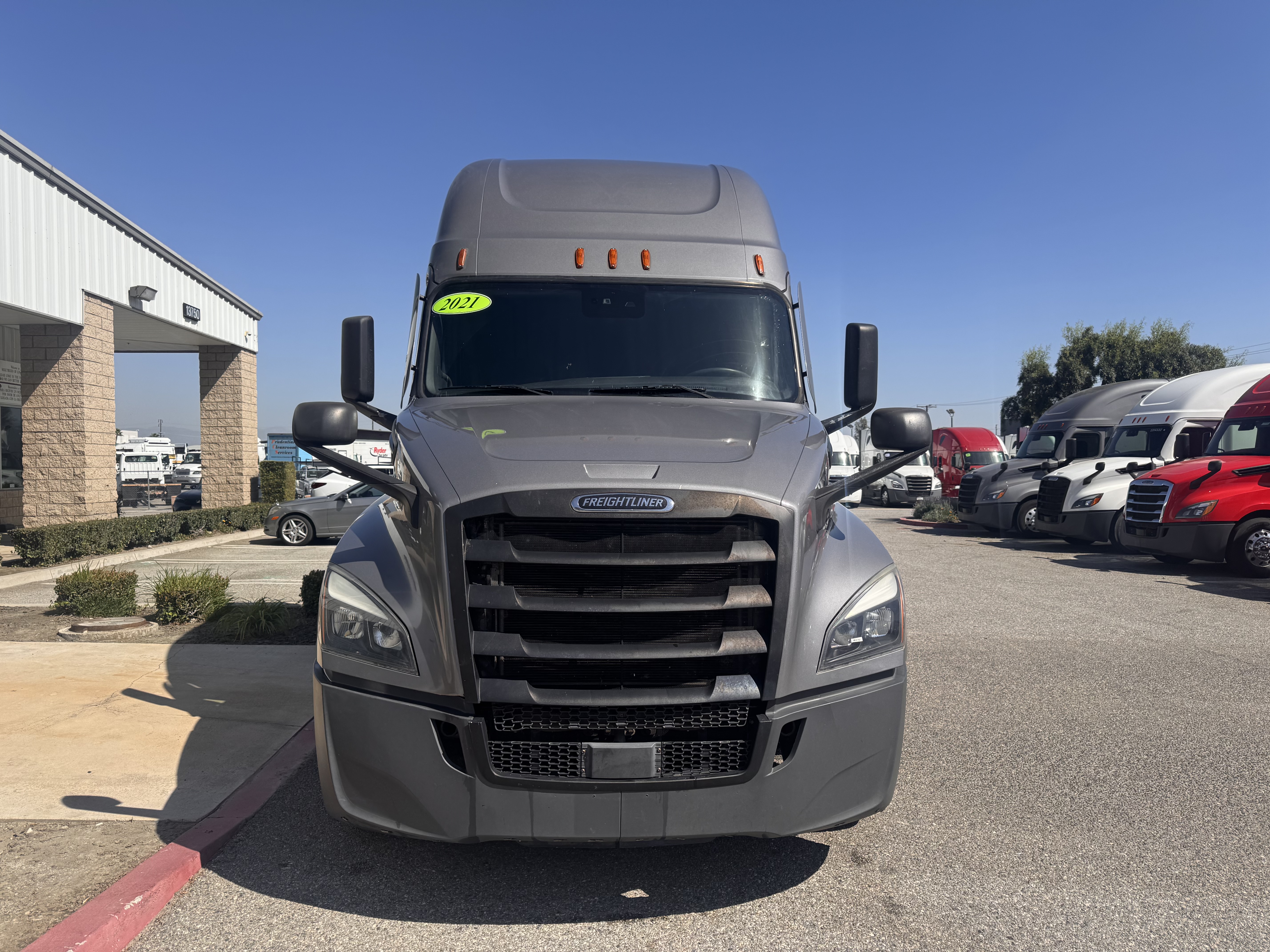 2021 FREIGHTLINER CASCADIA 126SLP - image 2