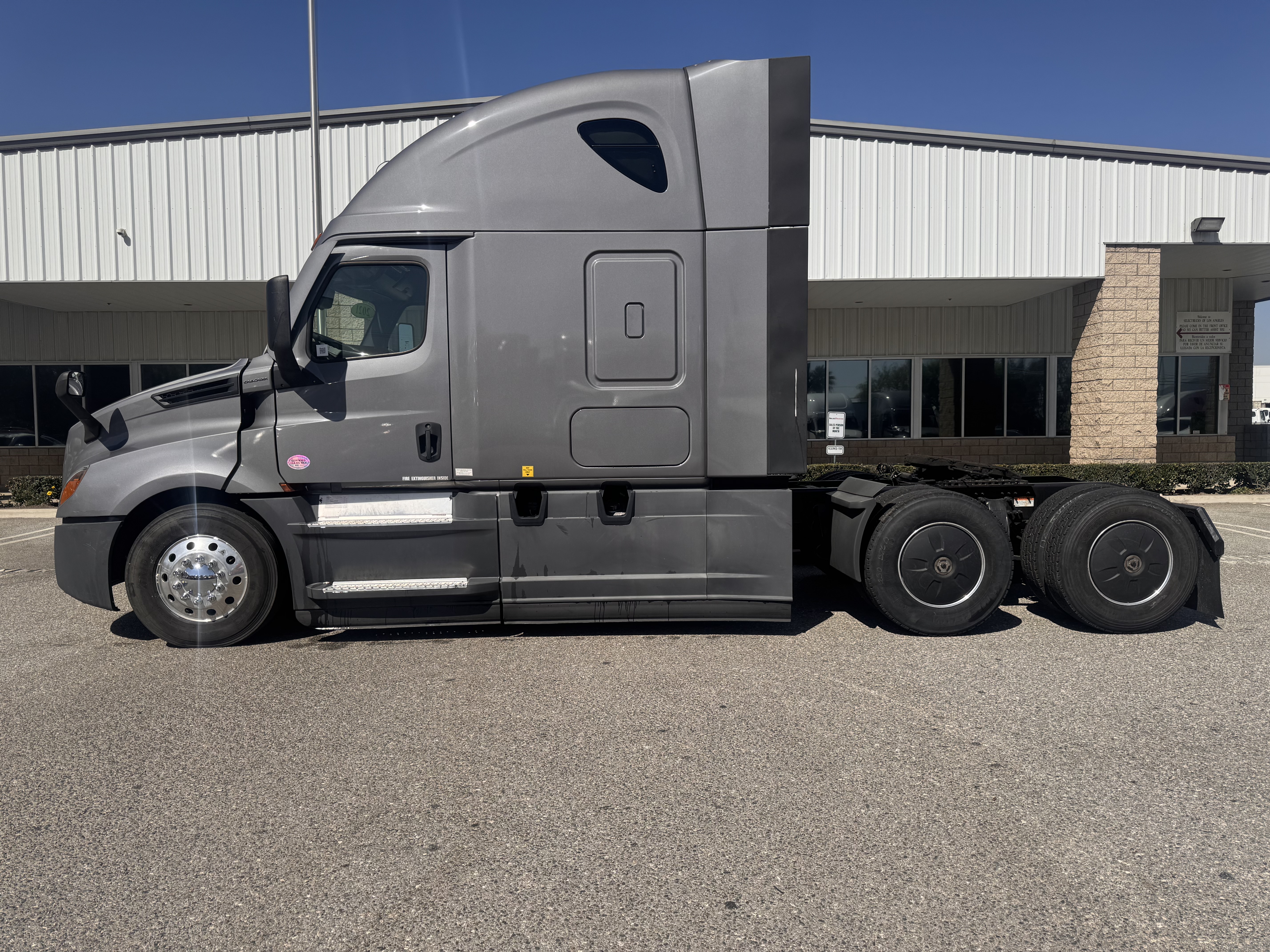 2021 FREIGHTLINER CASCADIA 126SLP - image 3