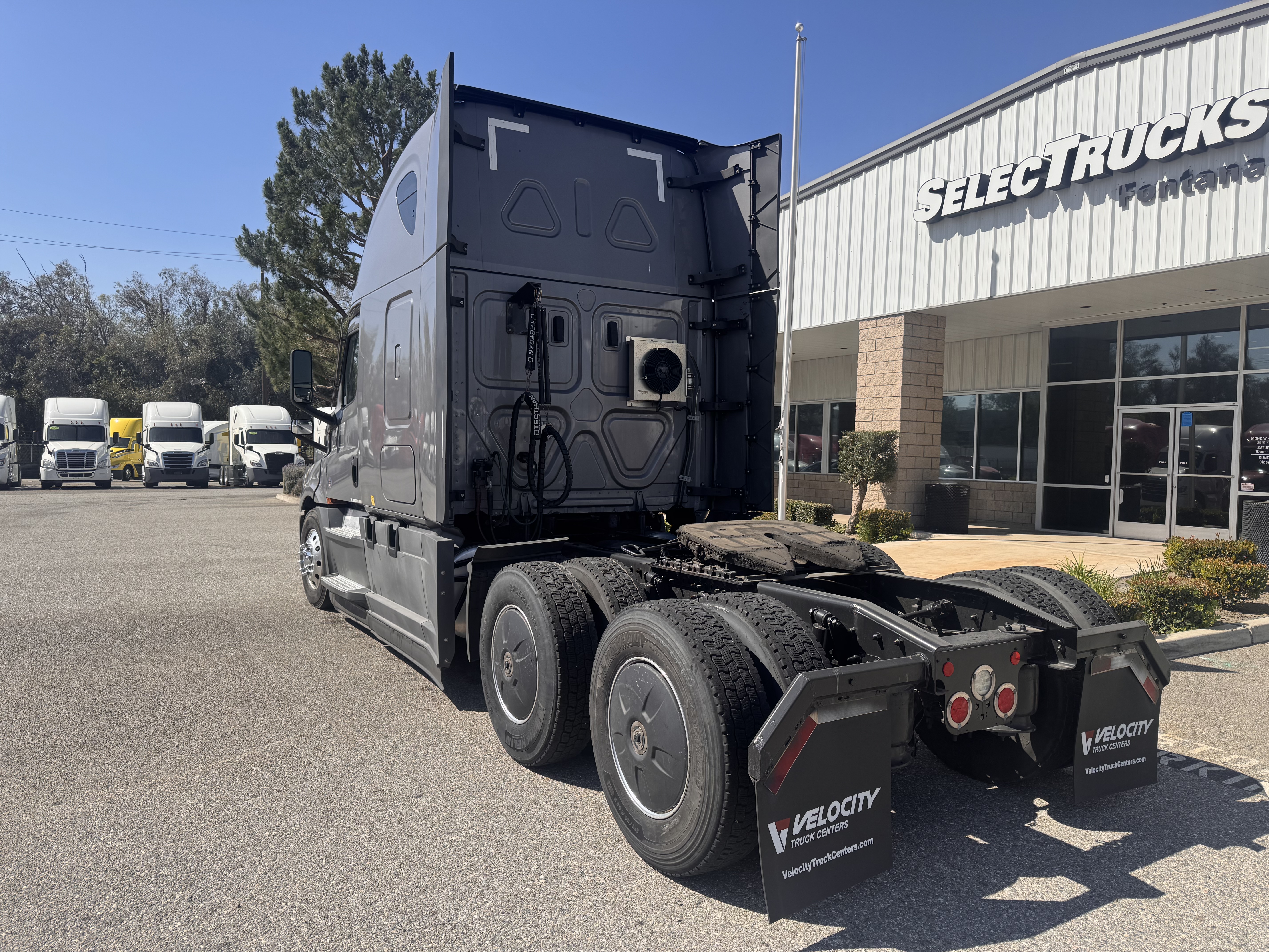 2021 FREIGHTLINER CASCADIA 126SLP - image 4