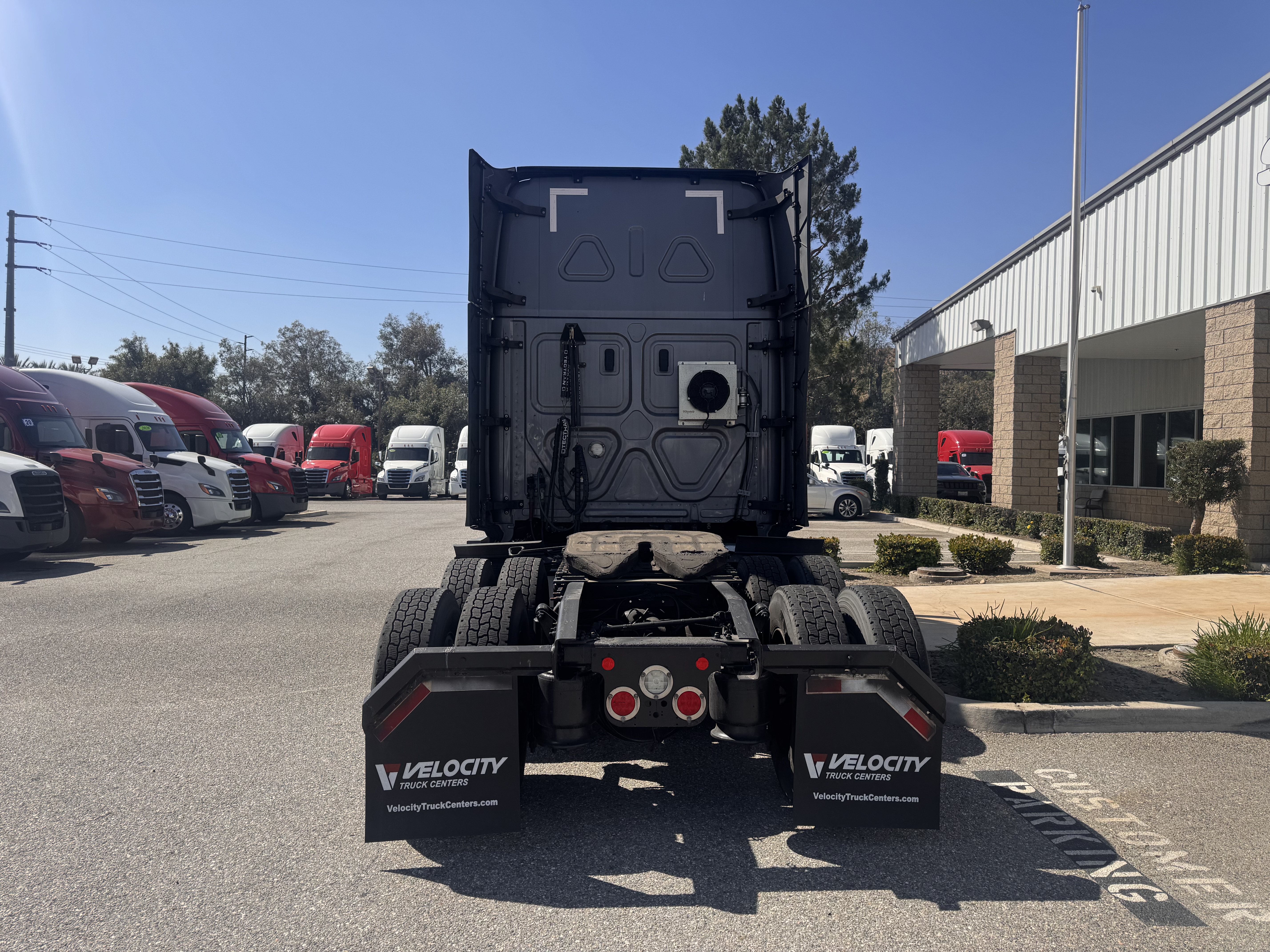 2021 FREIGHTLINER CASCADIA 126SLP - image 5