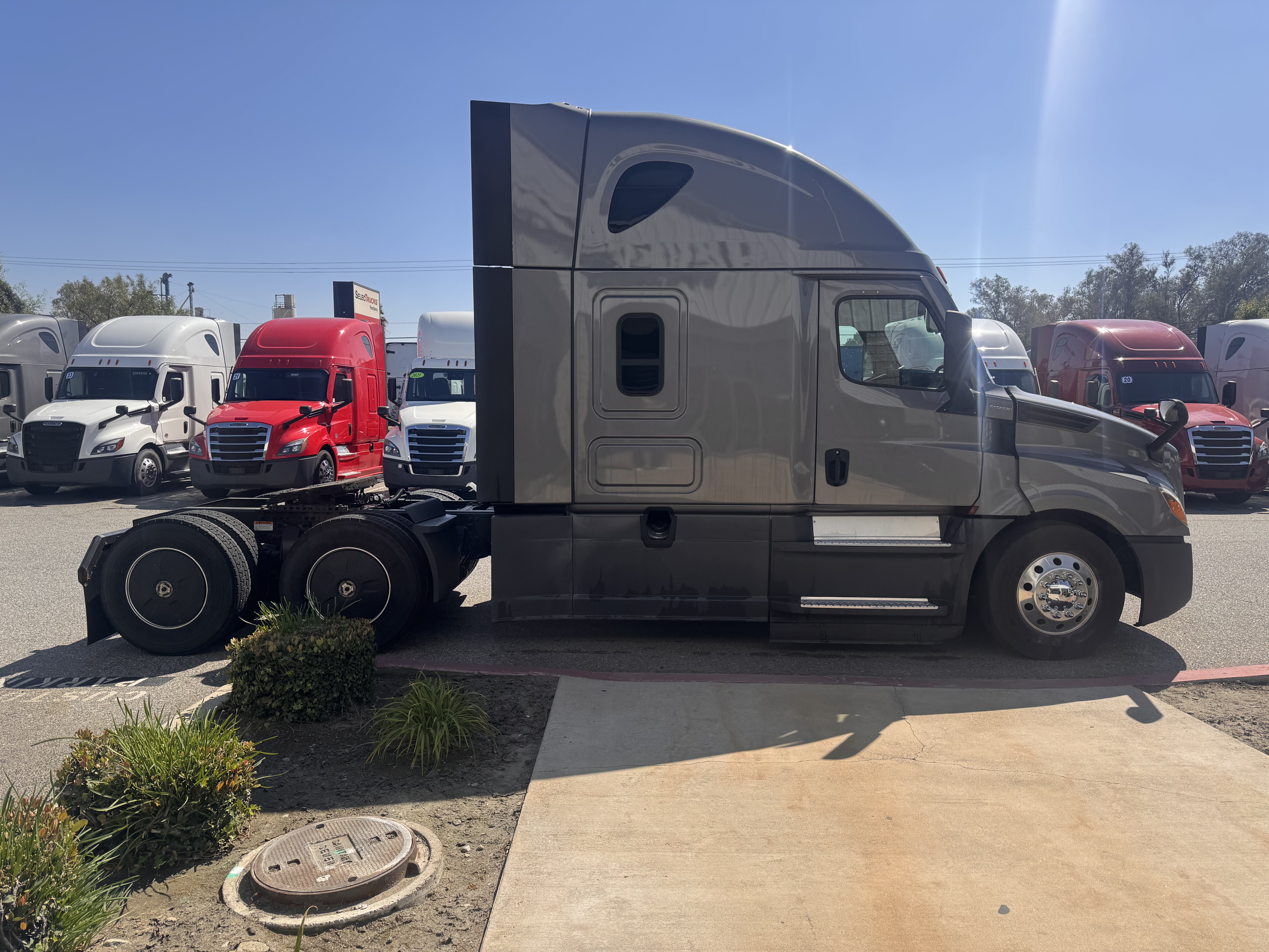 2021 FREIGHTLINER CASCADIA 126SLP - image 7