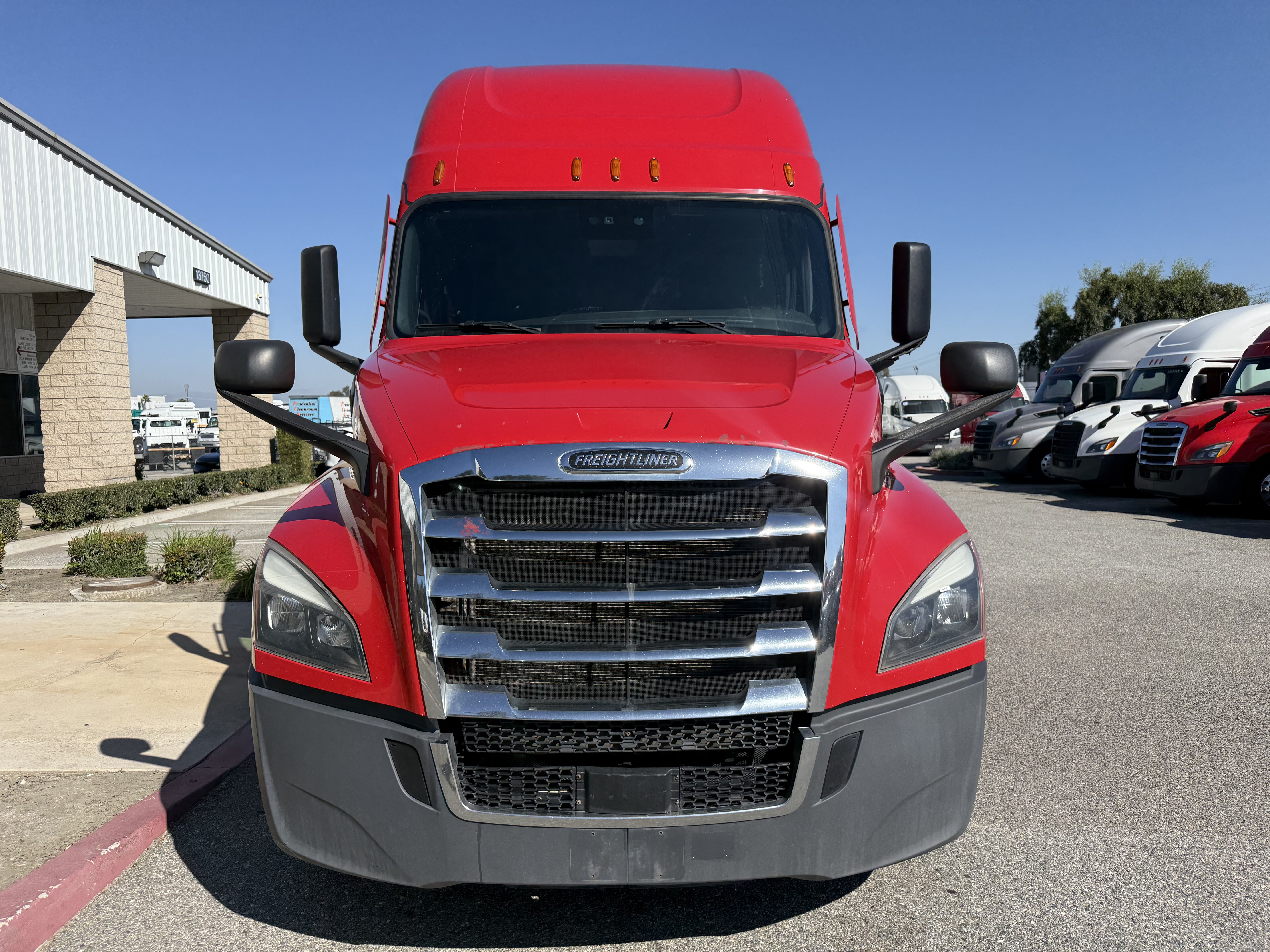 2021 FREIGHTLINER CASCADIA 126SLP - image 2