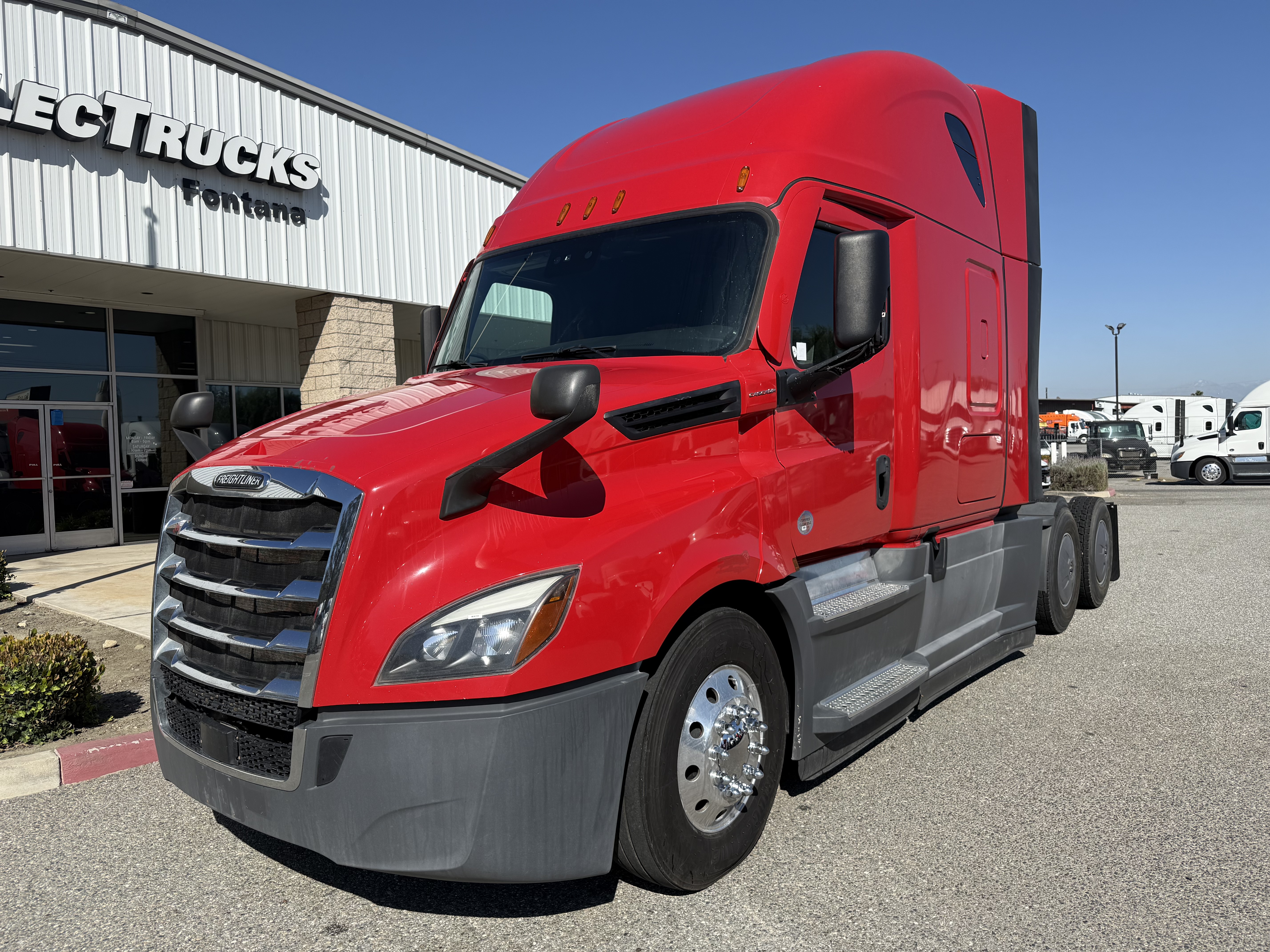 2021 FREIGHTLINER CASCADIA 126SLP - image 1