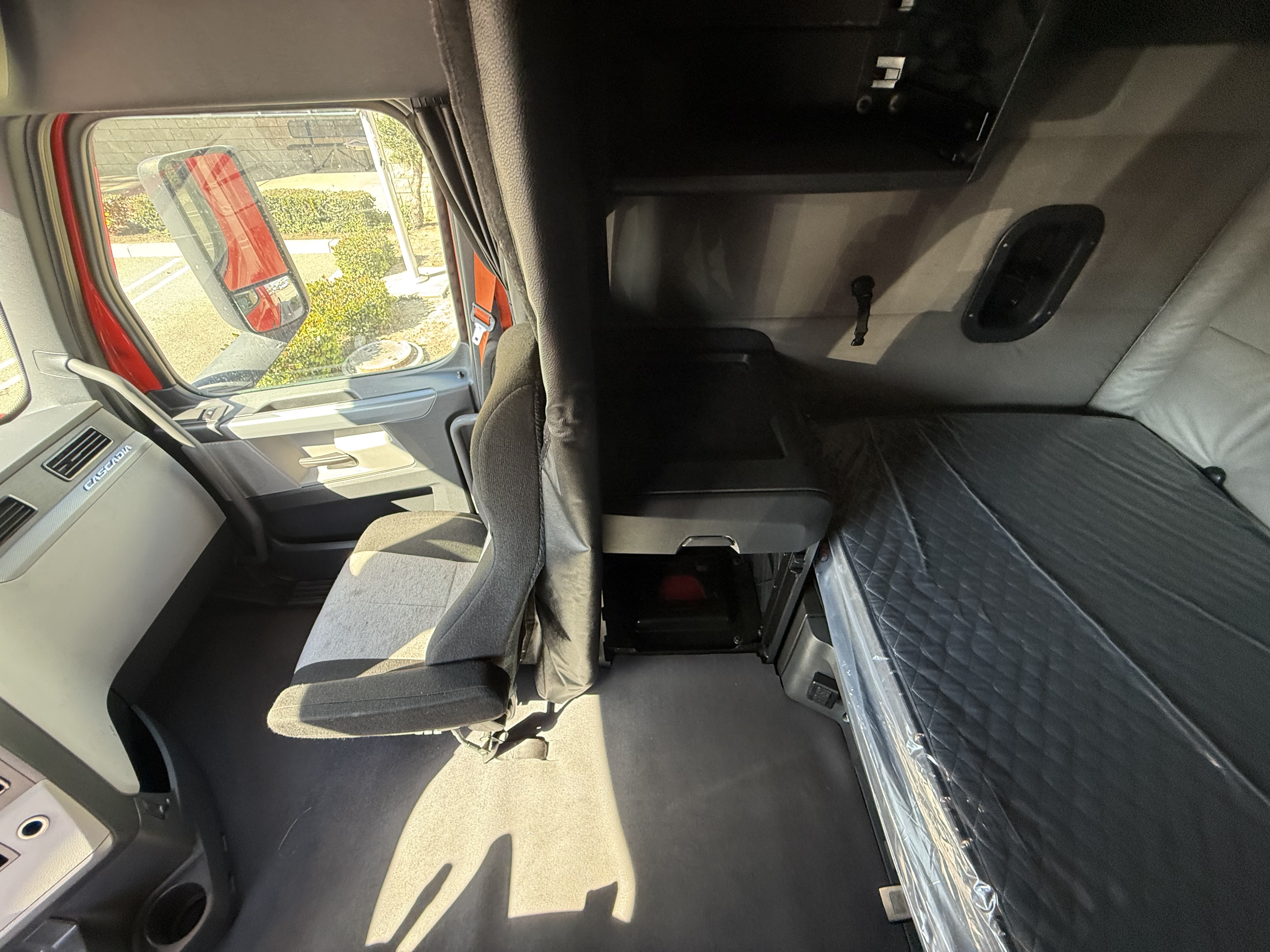 2021 FREIGHTLINER CASCADIA 126SLP - image 19