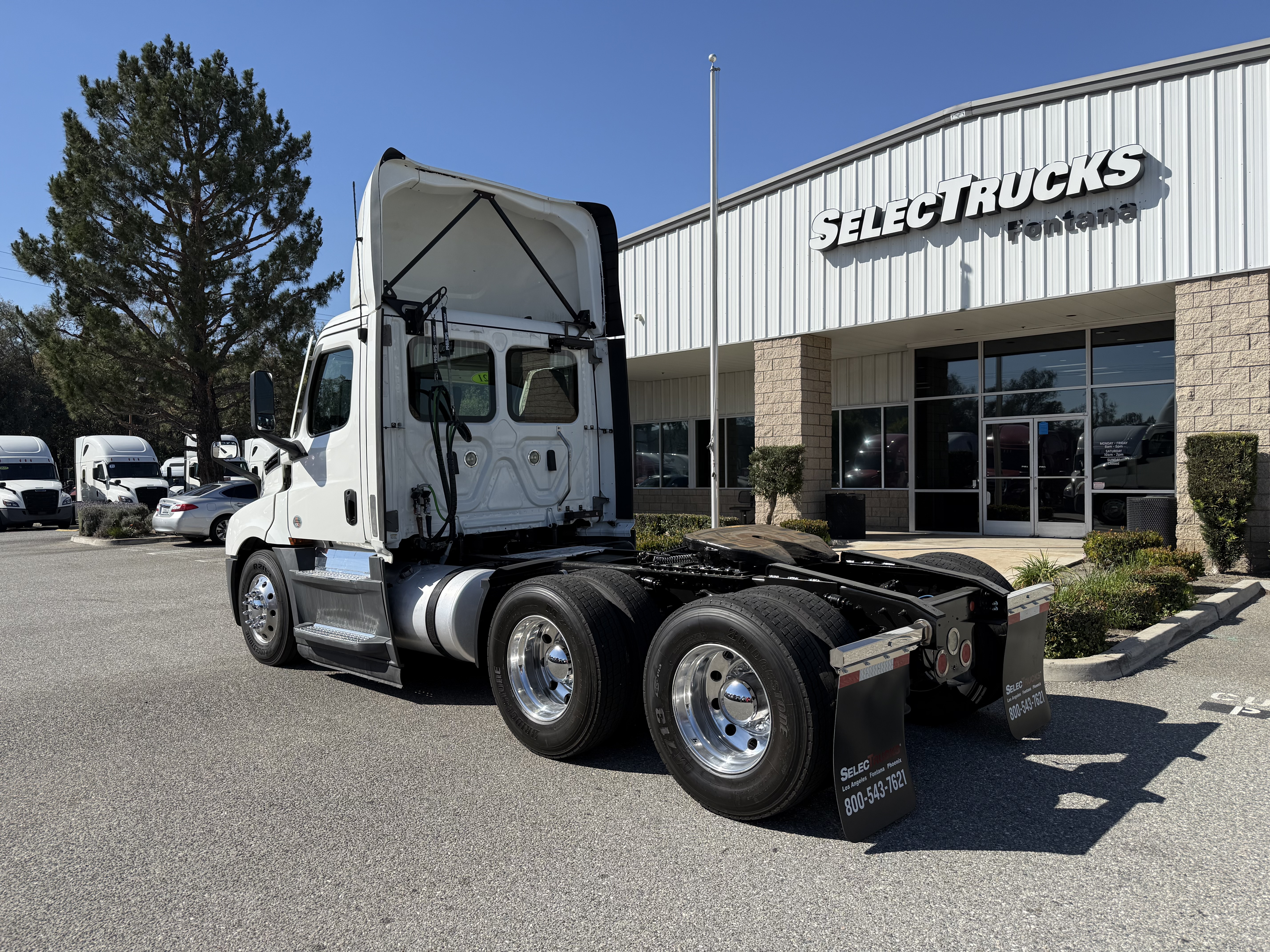 2021 FREIGHTLINER CASCADIA 126DC - image 4