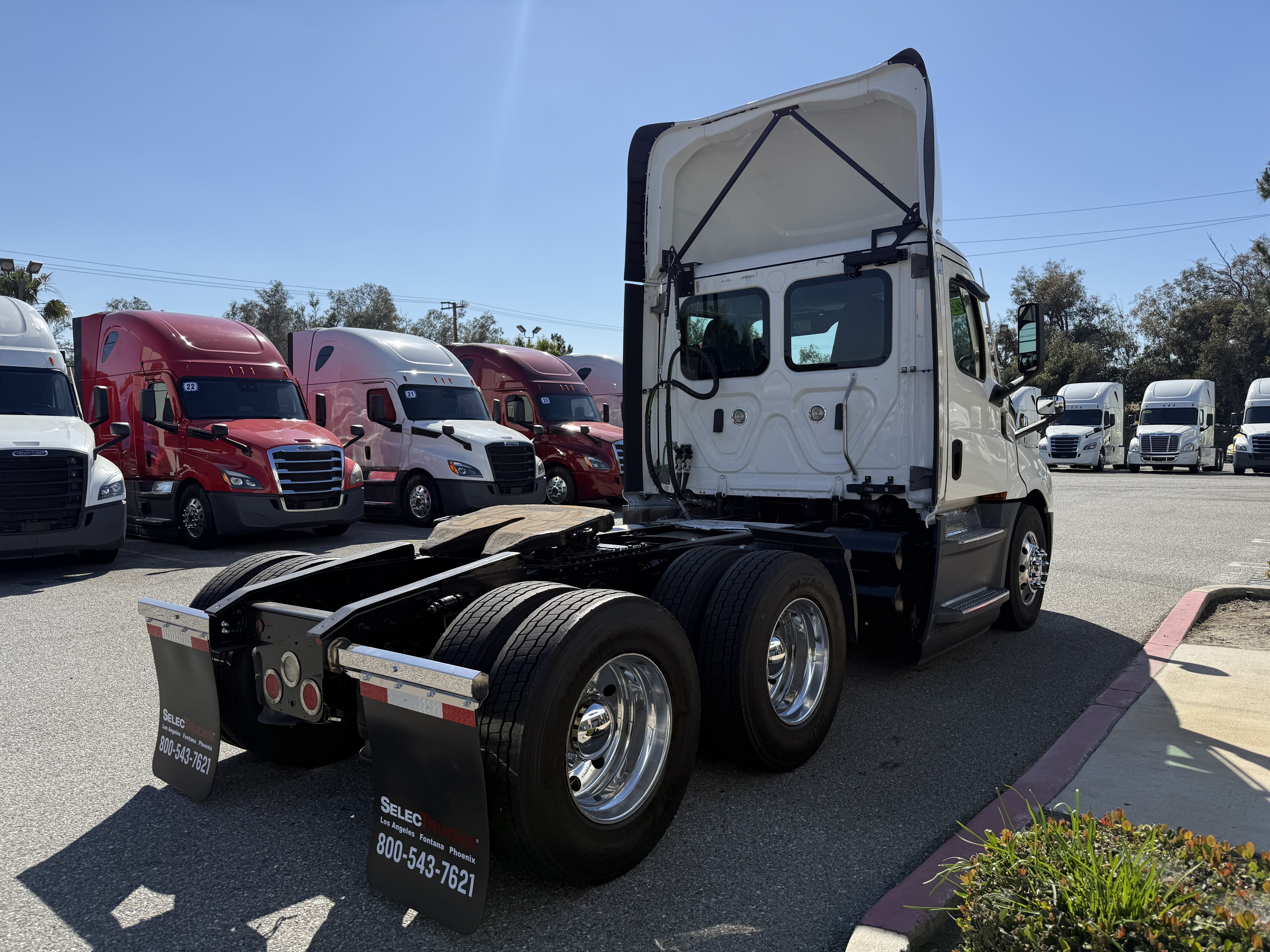 2021 FREIGHTLINER CASCADIA 126DC - image 6