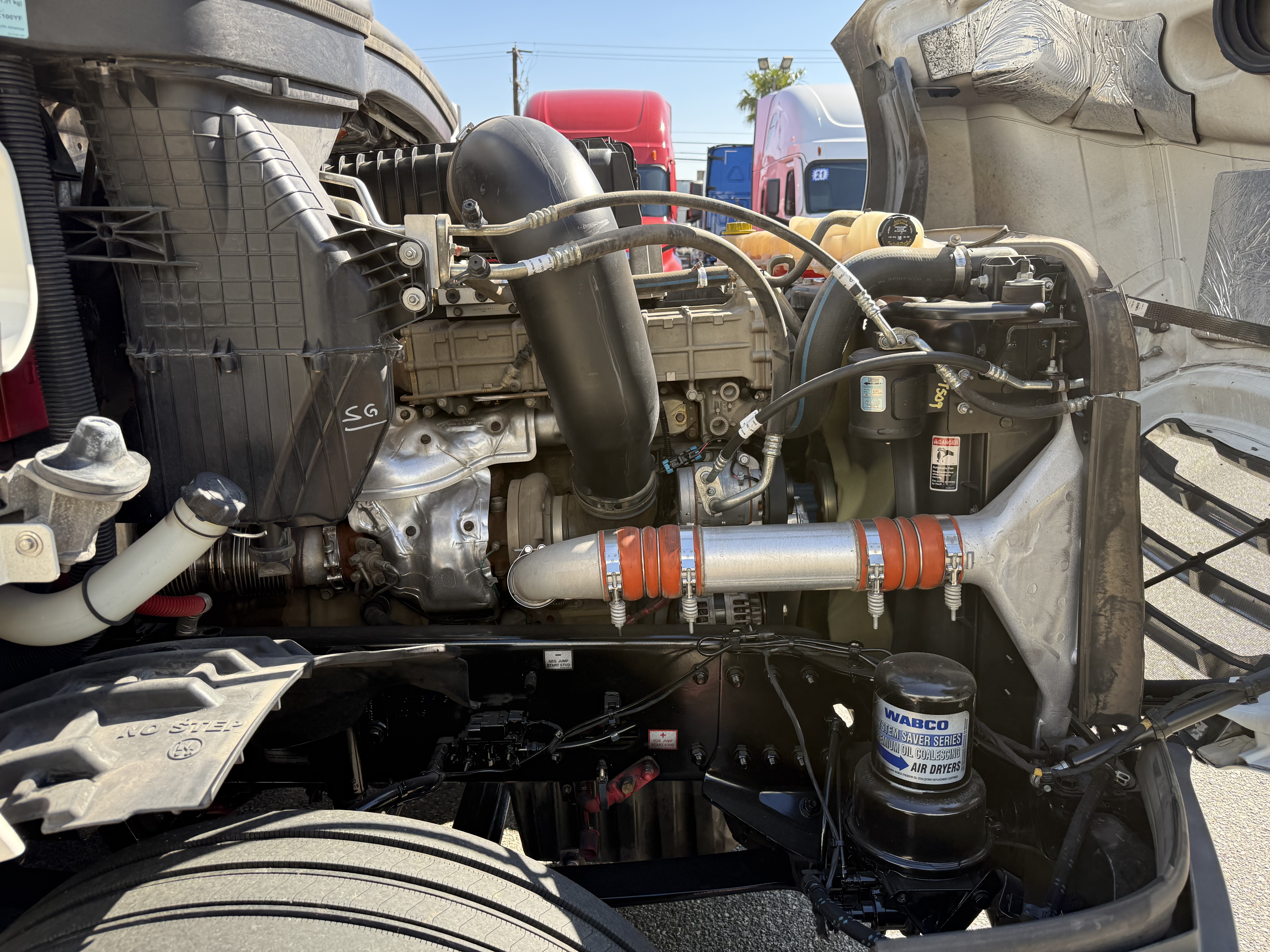 2021 FREIGHTLINER CASCADIA 126DC - image 10