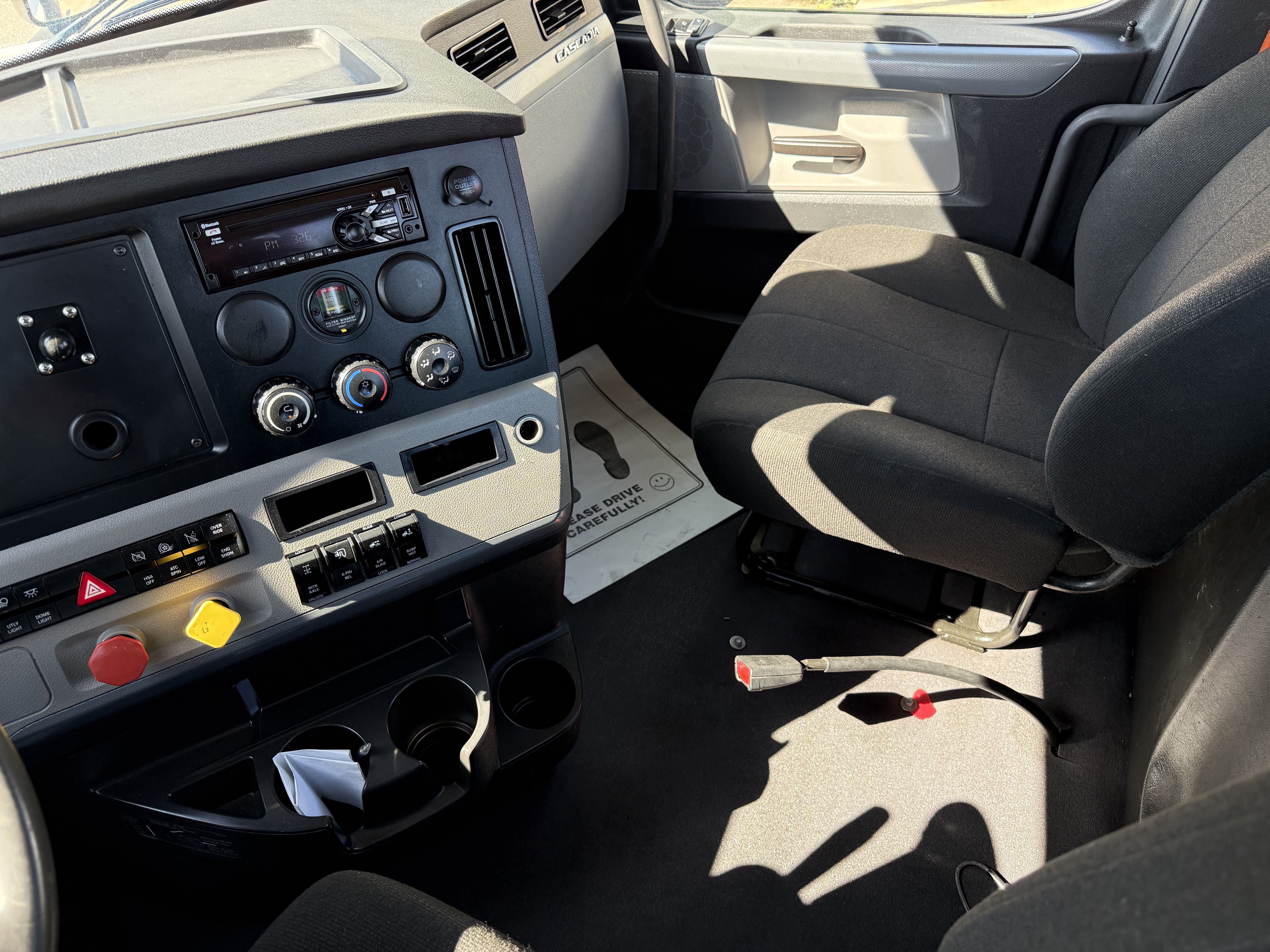 2021 FREIGHTLINER CASCADIA 126DC - image 17